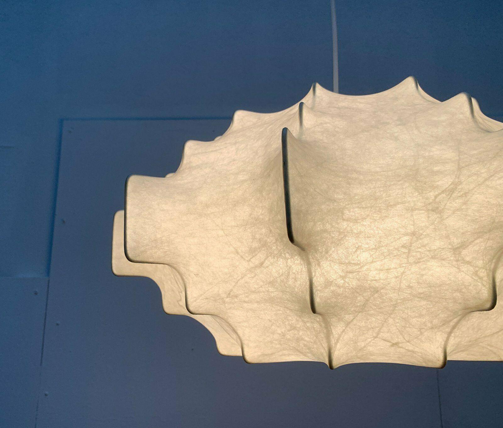 Moderne deutsche Cocoon-Hängeleuchte aus der Jahrhundertmitte von Friedel Wauer für Goldkant (Metall) im Angebot