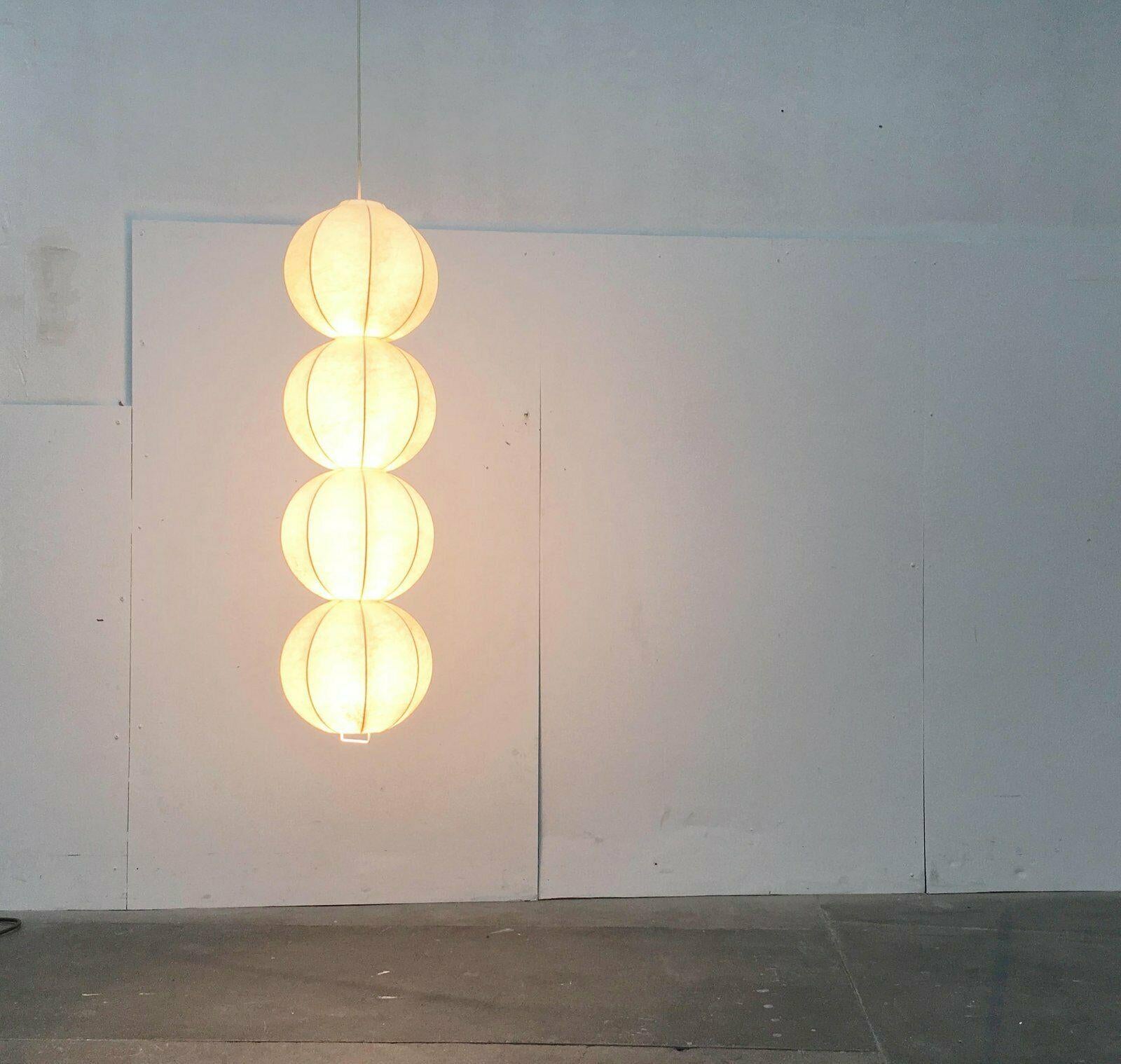 Lámpara colgante Cocoon alemana de mediados de siglo, de Friedel Wauer para Goldkant Metal en venta