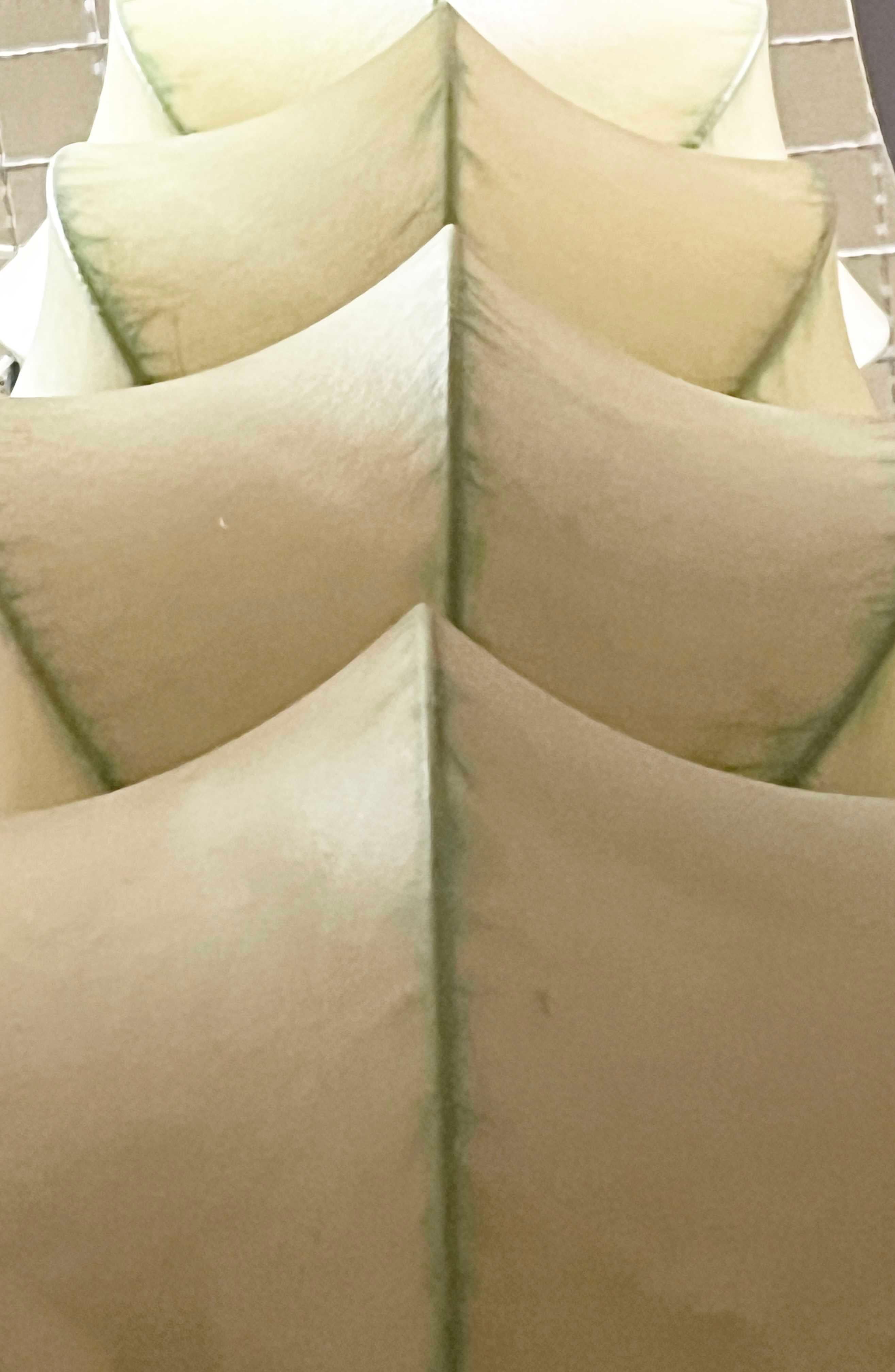 Lámpara colgante Cocoon alemana de mediados de siglo, de Friedel Wauer para Goldkant en venta 1