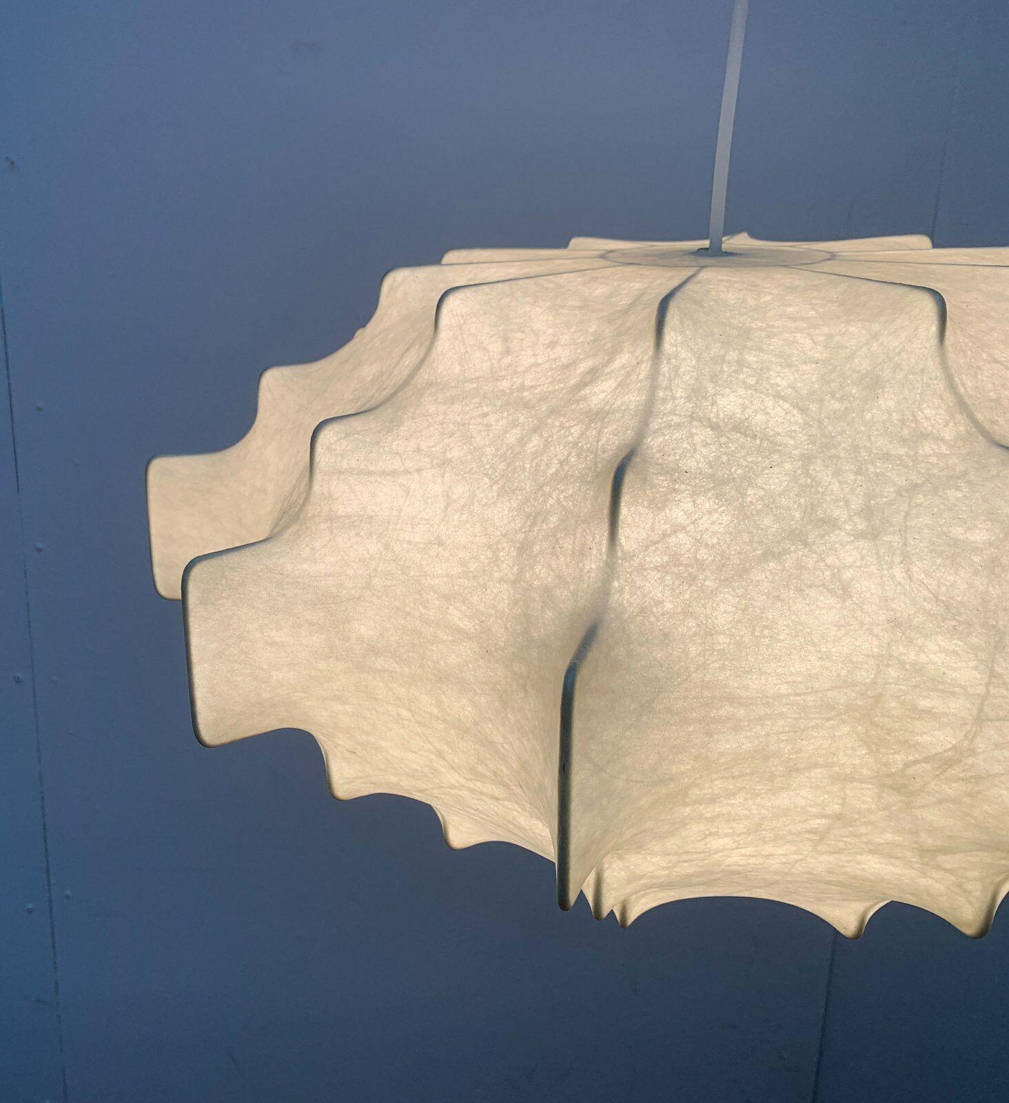 Moderne deutsche Cocoon-Hängeleuchte aus der Jahrhundertmitte von Friedel Wauer für Goldkant im Angebot 2