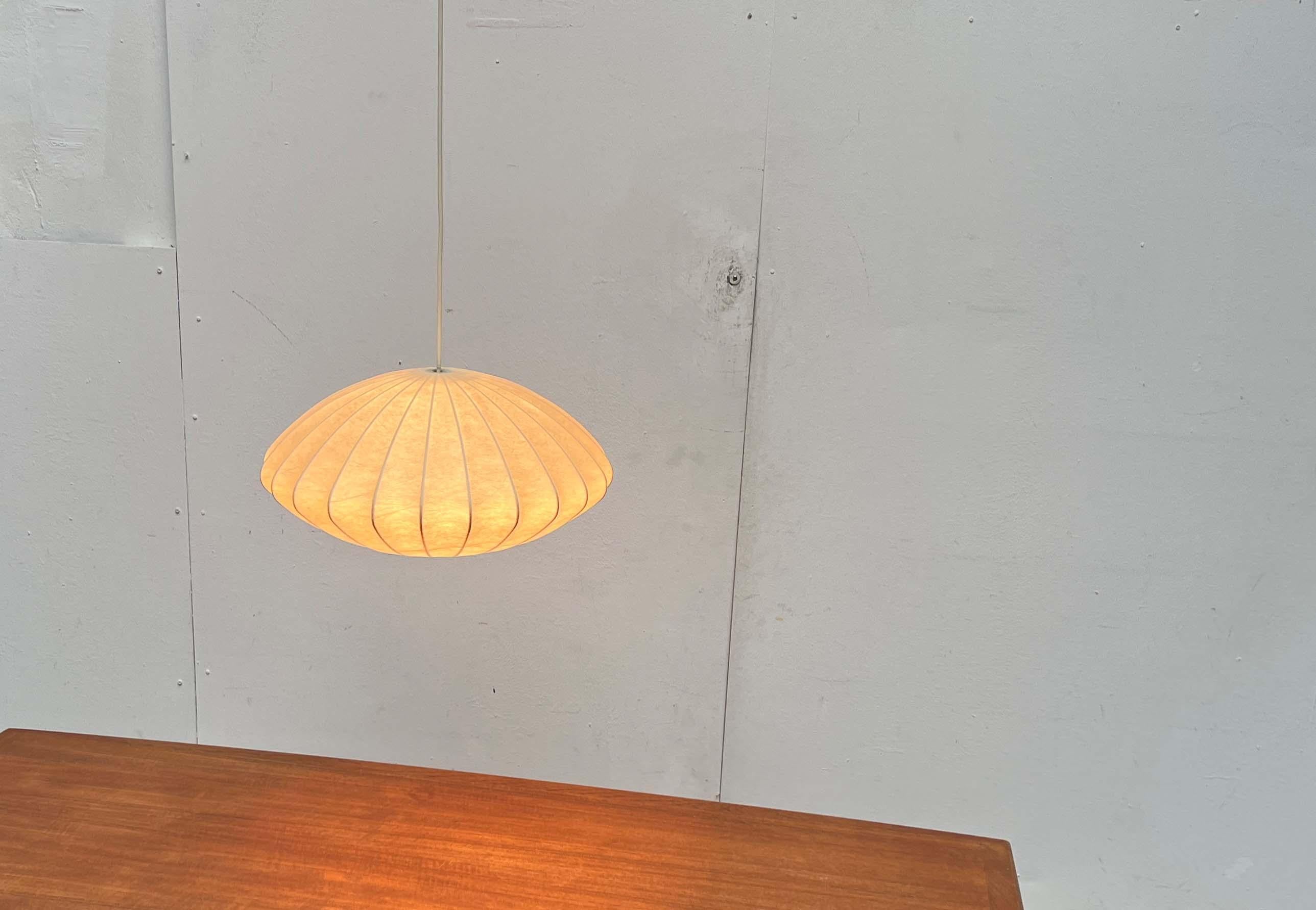 Lámpara colgante Cocoon alemana de mediados de siglo Friedel Wauer Goldkant, años 60 en venta 3