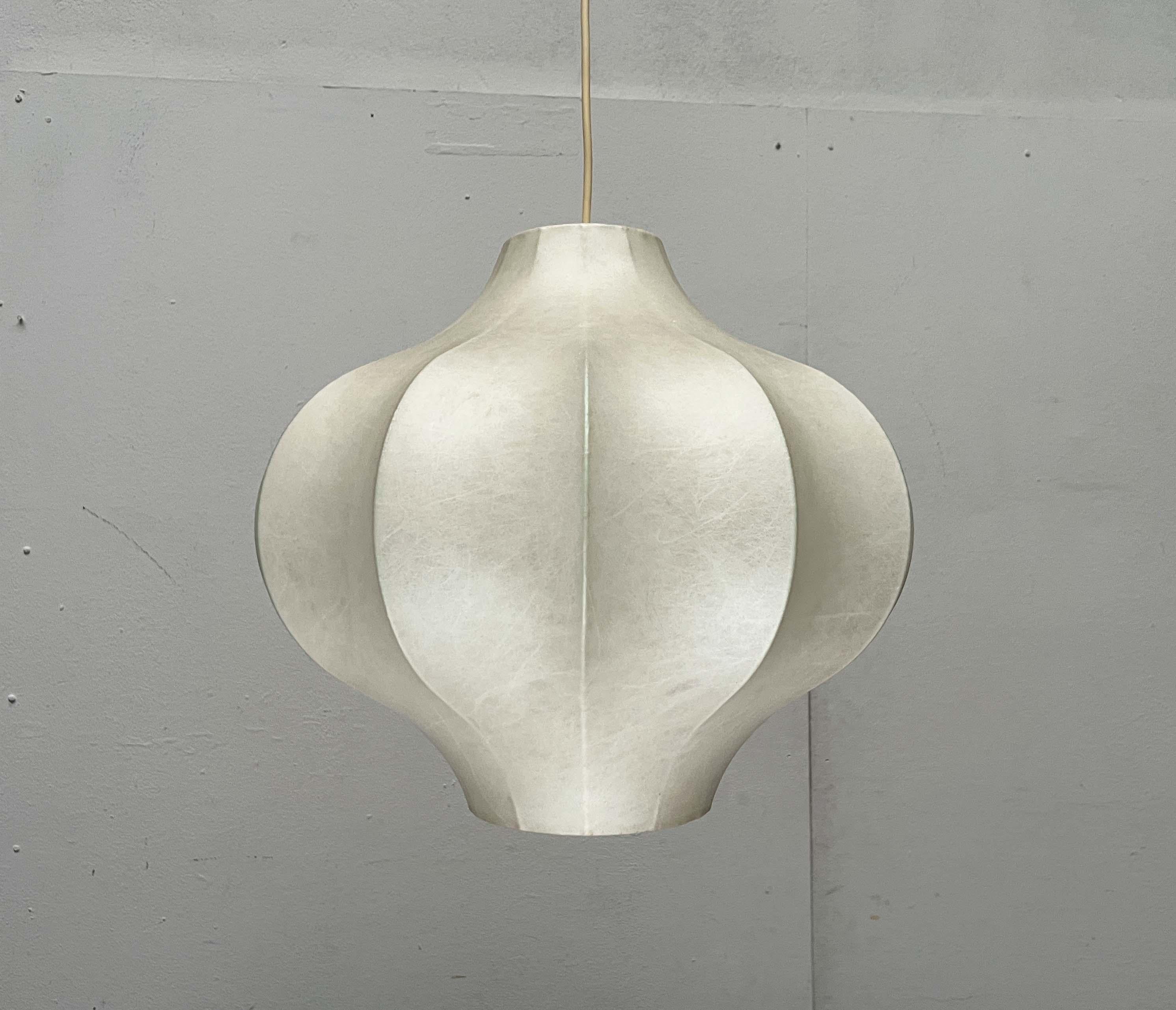 Lámpara colgante Cocoon alemana de mediados de siglo Friedel Wauer Goldkant, años 60 en venta 4