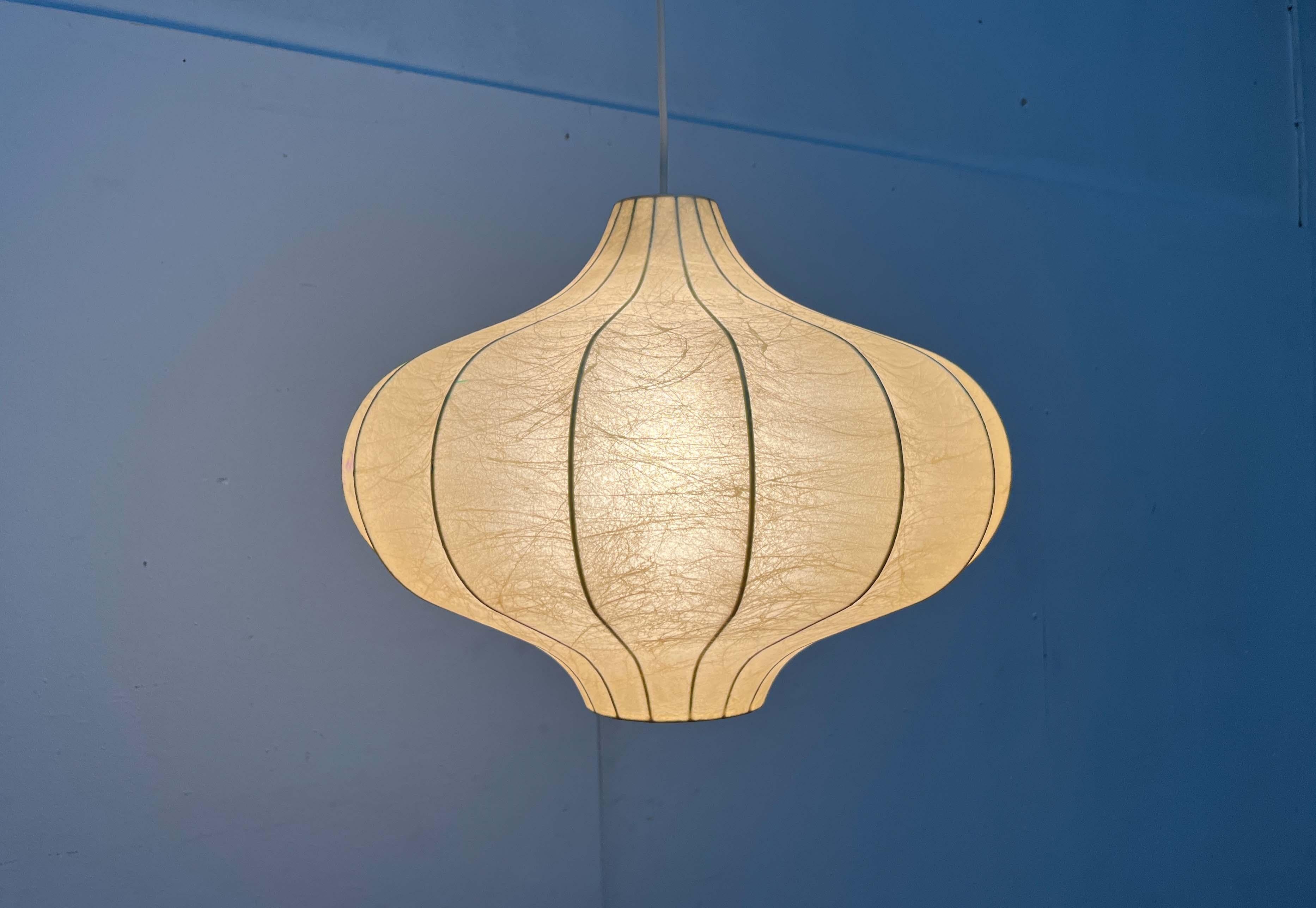 Lampada a sospensione a bozzolo tedesca di metà secolo Friedel Wauer Goldkant, anni '60 in vendita 5