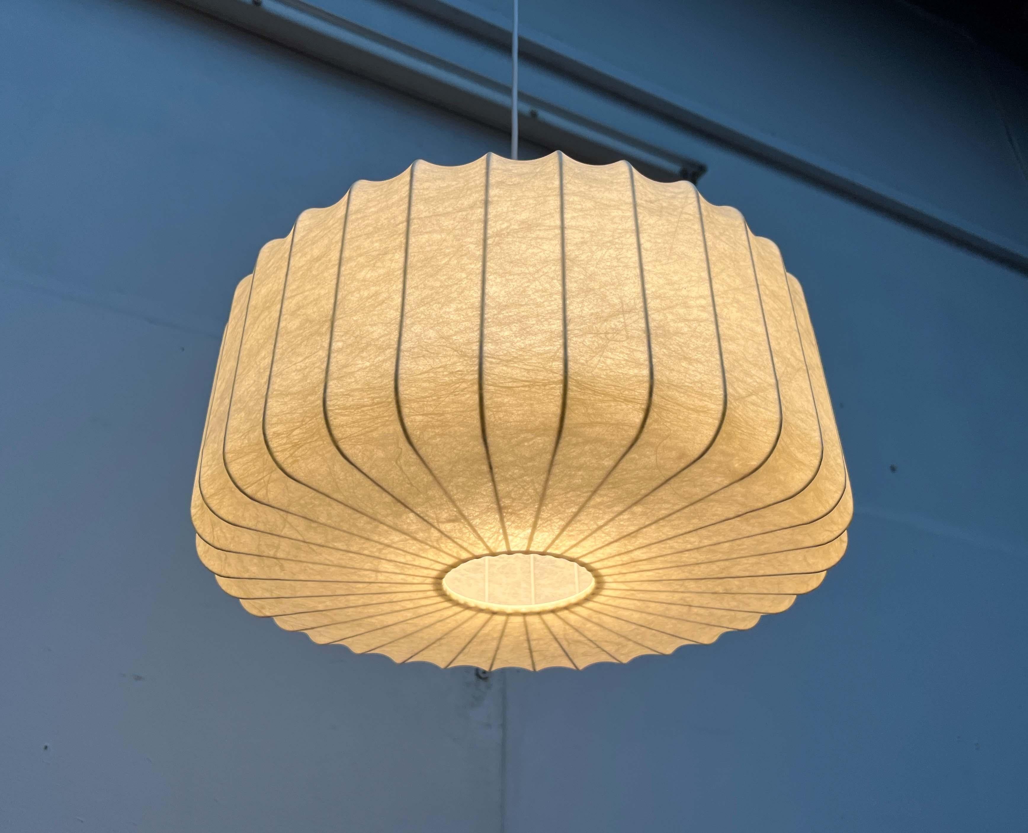 Lampada a sospensione a bozzolo tedesca di metà secolo Friedel Wauer Goldkant, anni '60 in vendita 5