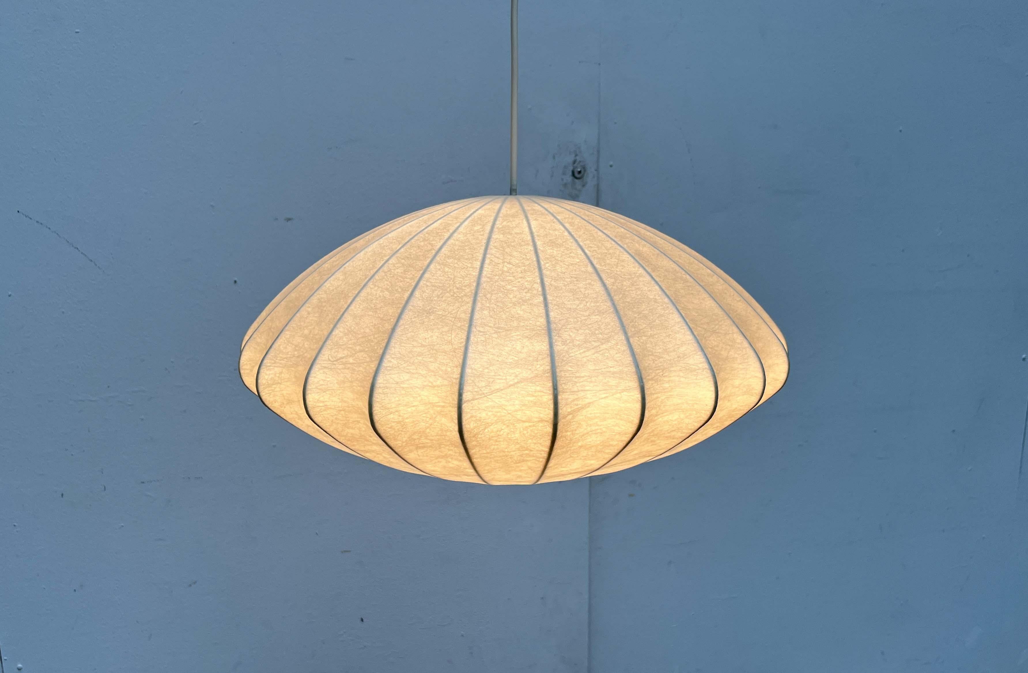 Lámpara colgante Cocoon alemana de mediados de siglo Friedel Wauer Goldkant, años 60 en venta 7