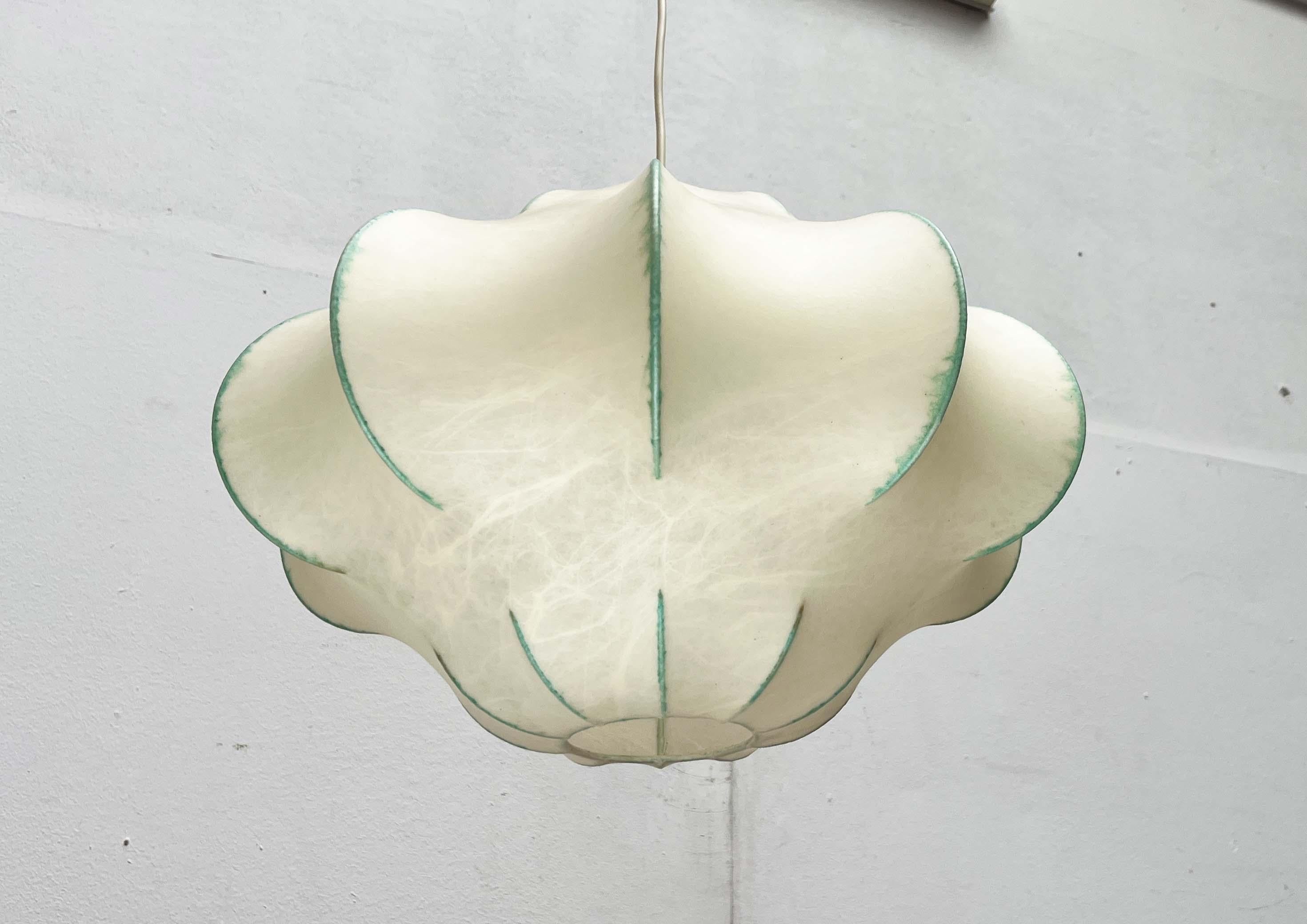 Lampada a sospensione a bozzolo tedesca di metà secolo Friedel Wauer Goldkant, anni '60 in vendita 8