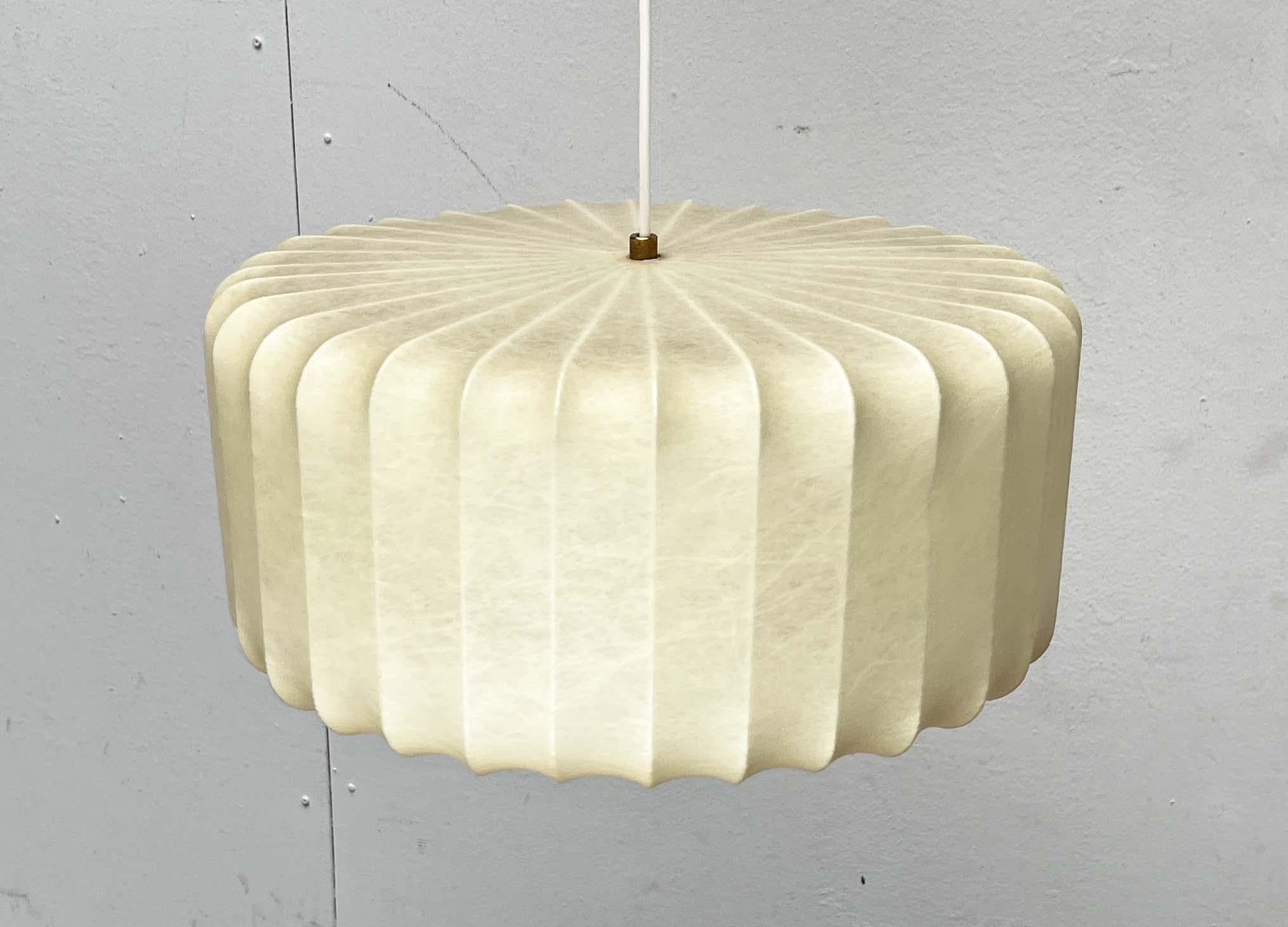 Lampada a sospensione a bozzolo tedesca di metà secolo Friedel Wauer Goldkant, anni '60 in vendita 8