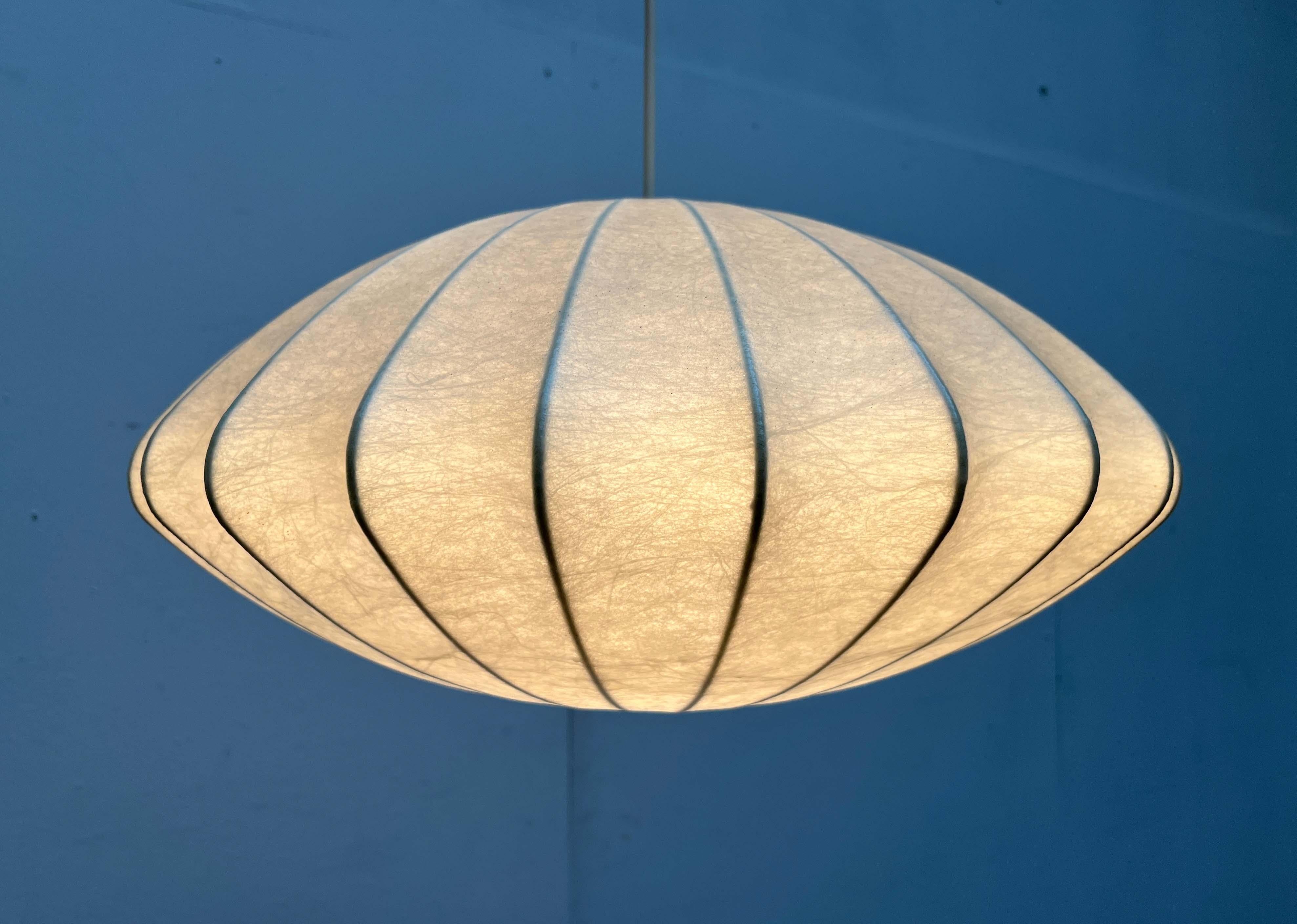 Lámpara colgante Cocoon alemana de mediados de siglo Friedel Wauer Goldkant, años 60 en venta 11