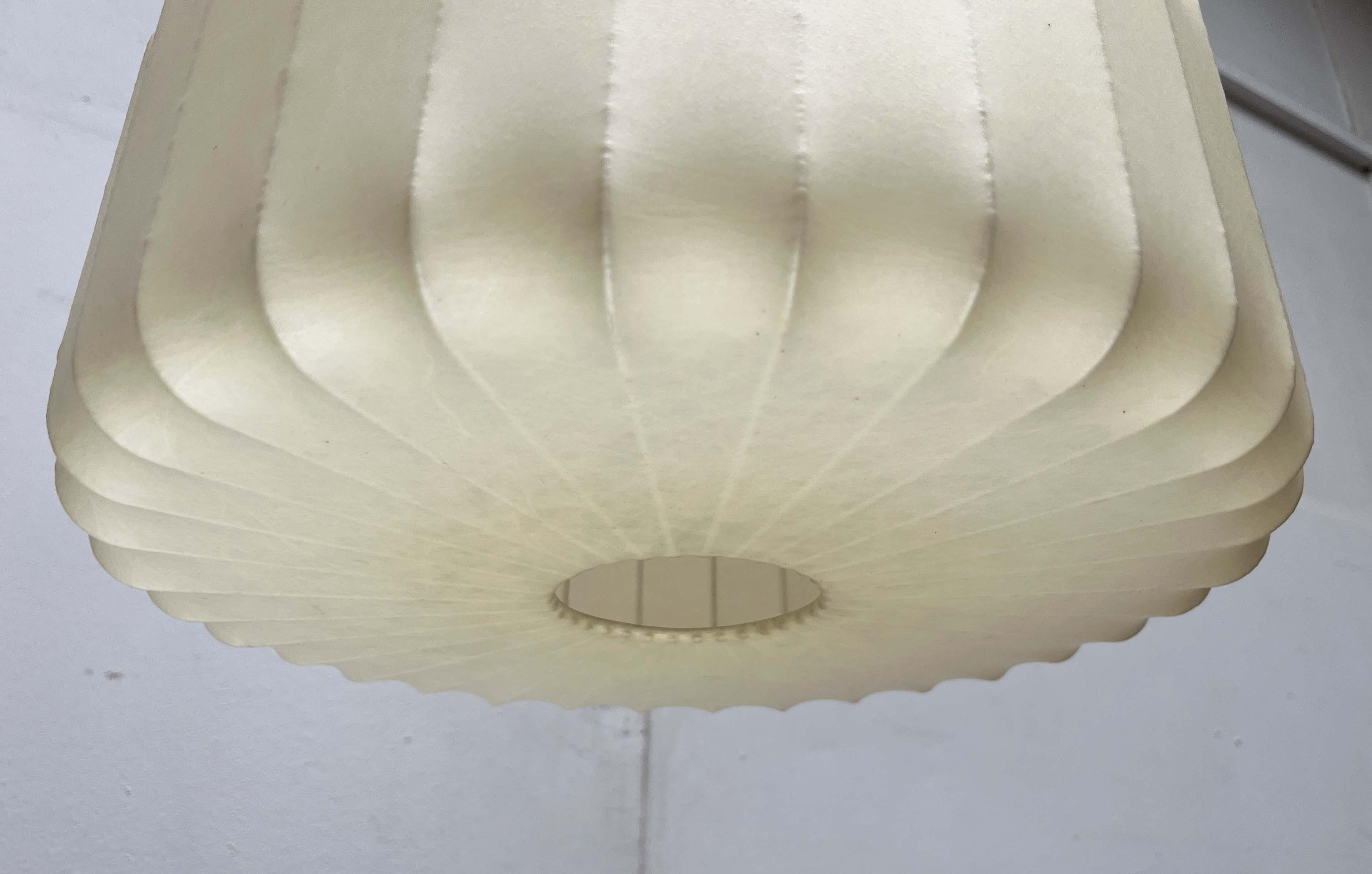 Lampada a sospensione a bozzolo tedesca di metà secolo Friedel Wauer Goldkant, anni '60 in vendita 11