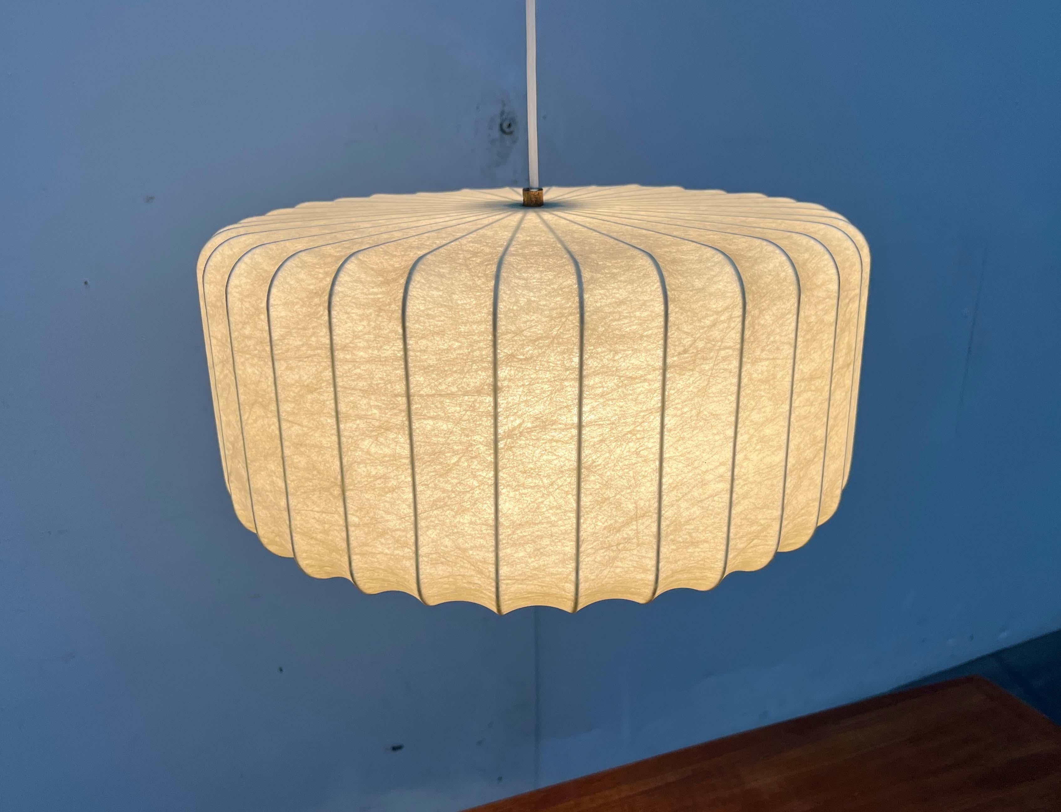 Lampada a sospensione a bozzolo tedesca di metà secolo Friedel Wauer Goldkant, anni '60 in vendita 12
