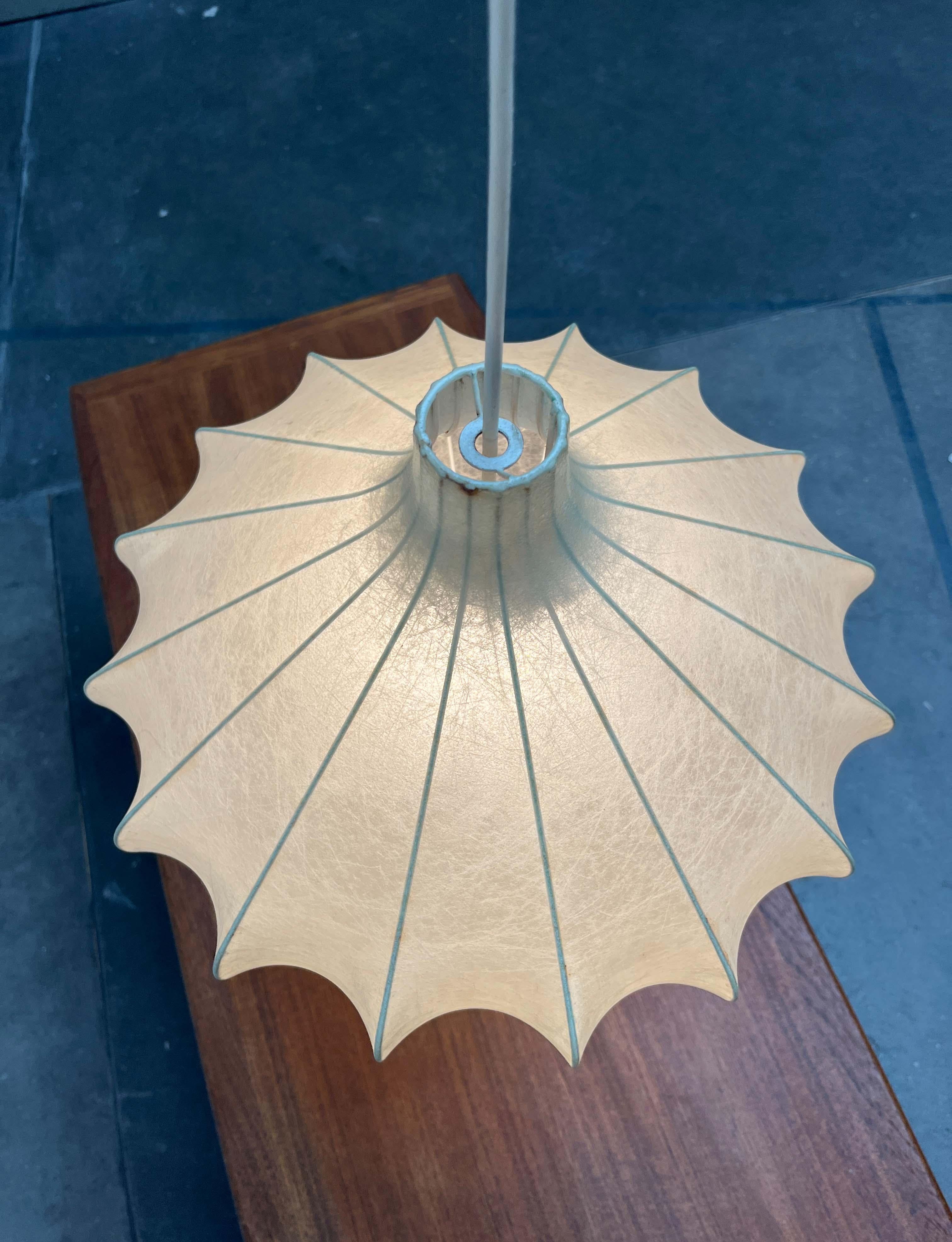 Rare mid-century Cocoon pendant light by Goldkant Leuchten, based on a design by Friedel Wauer from the 1960s.

The lamp body features a simple disc shape that tapers towards the top. The Cocoon material provides diffused, atmospheric light. At the