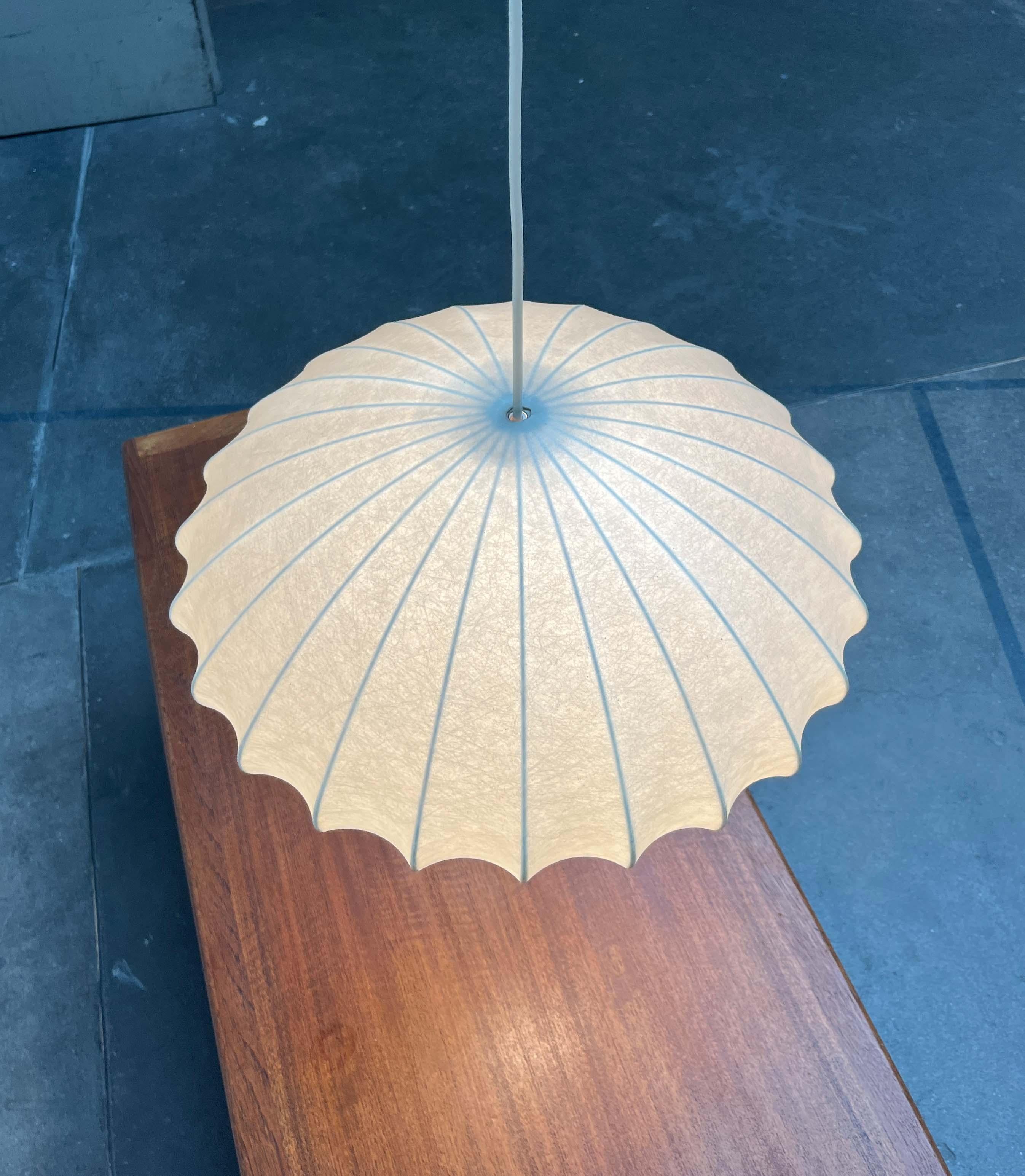 Lámpara colgante Cocoon alemana de mediados de siglo Friedel Wauer Goldkant, años 60 Moderno de mediados de siglo en venta