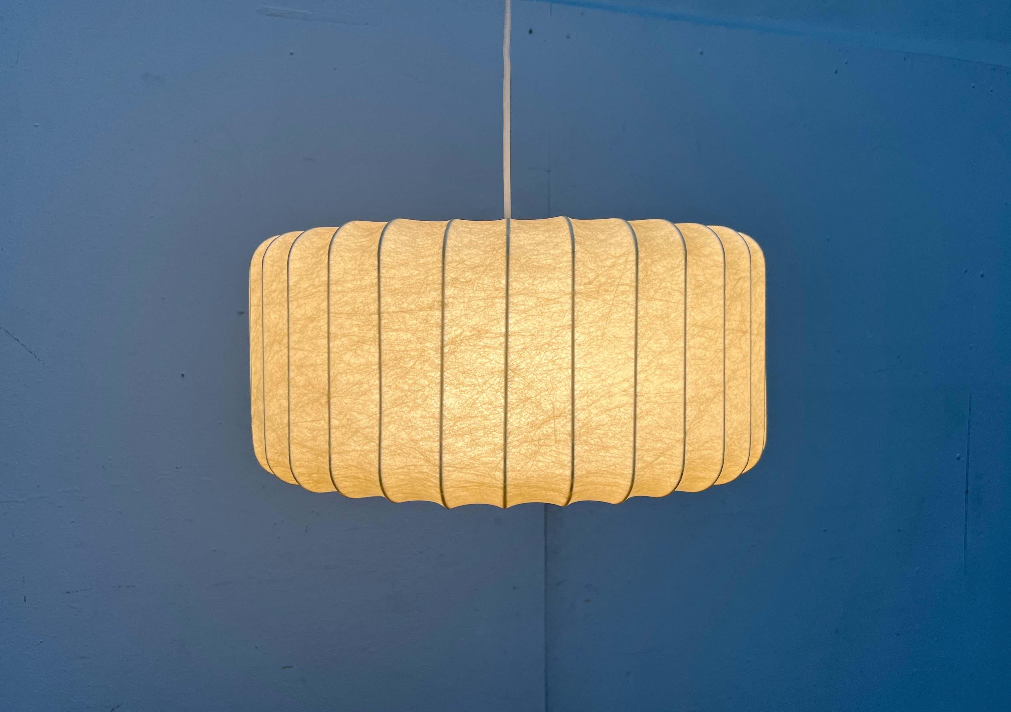 Mid-Century moderno Lampada a sospensione a bozzolo tedesca di metà secolo Friedel Wauer Goldkant, anni '60 in vendita