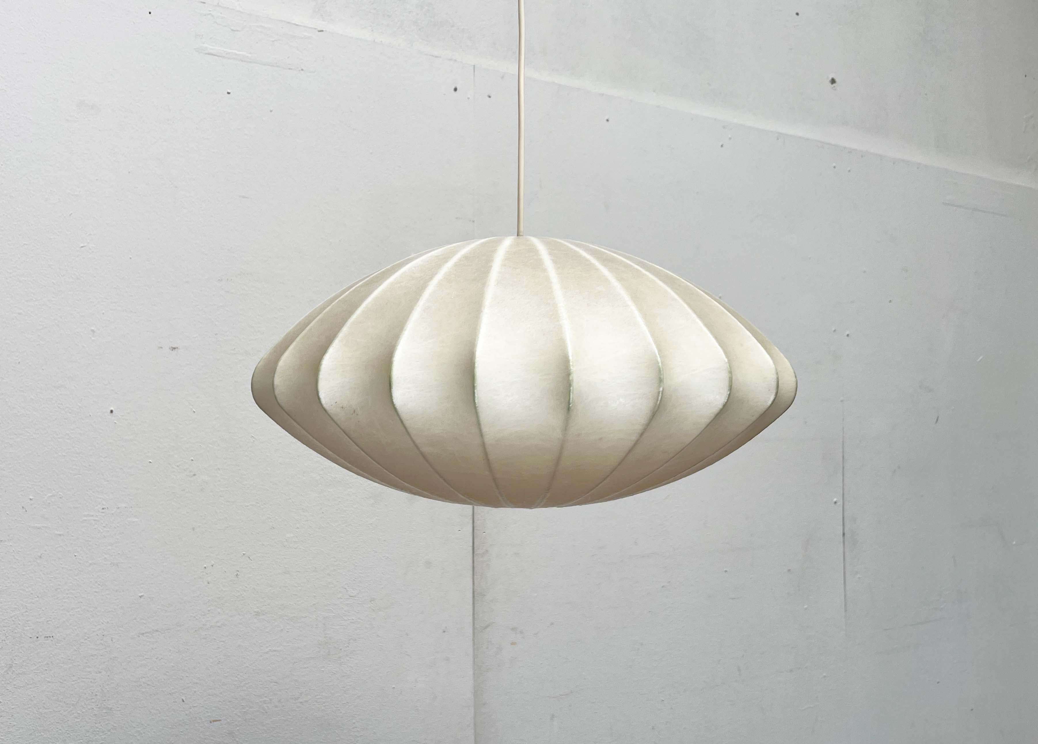 Lámpara colgante Cocoon alemana de mediados de siglo Friedel Wauer Goldkant, años 60 Alemán en venta