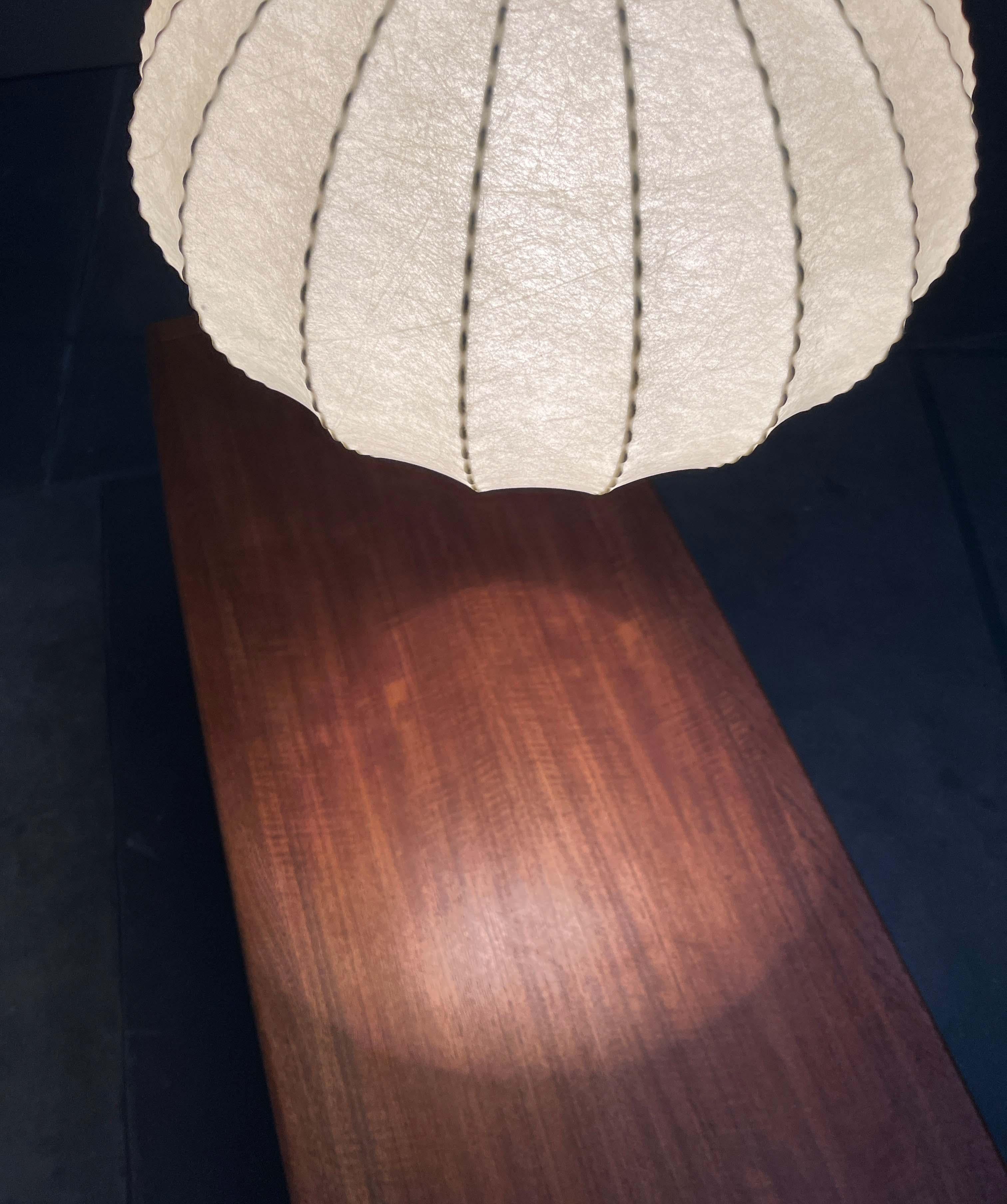 Lampada a sospensione a bozzolo tedesca di metà secolo Friedel Wauer Goldkant, anni '60 In condizioni buone in vendita a Hamburg, DE