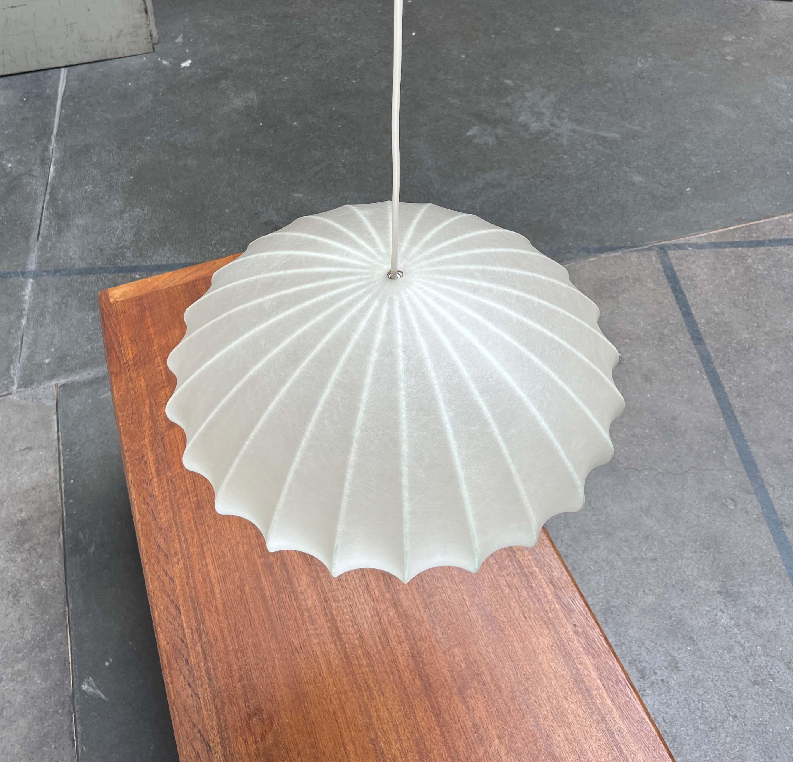 Lámpara colgante Cocoon alemana de mediados de siglo Friedel Wauer Goldkant, años 60 en Bueno estado para la venta en Hamburg, DE