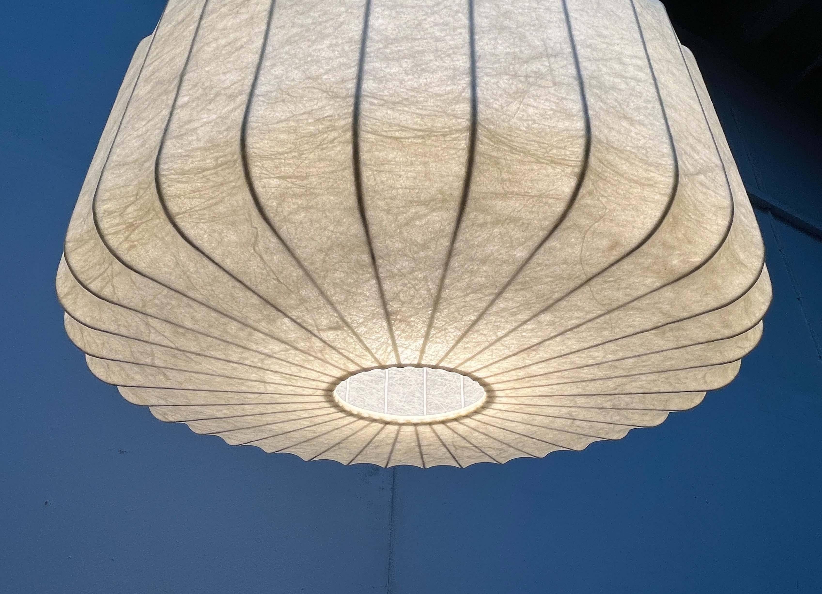 Lampada a sospensione a bozzolo tedesca di metà secolo Friedel Wauer Goldkant, anni '60 In condizioni buone in vendita a Hamburg, DE