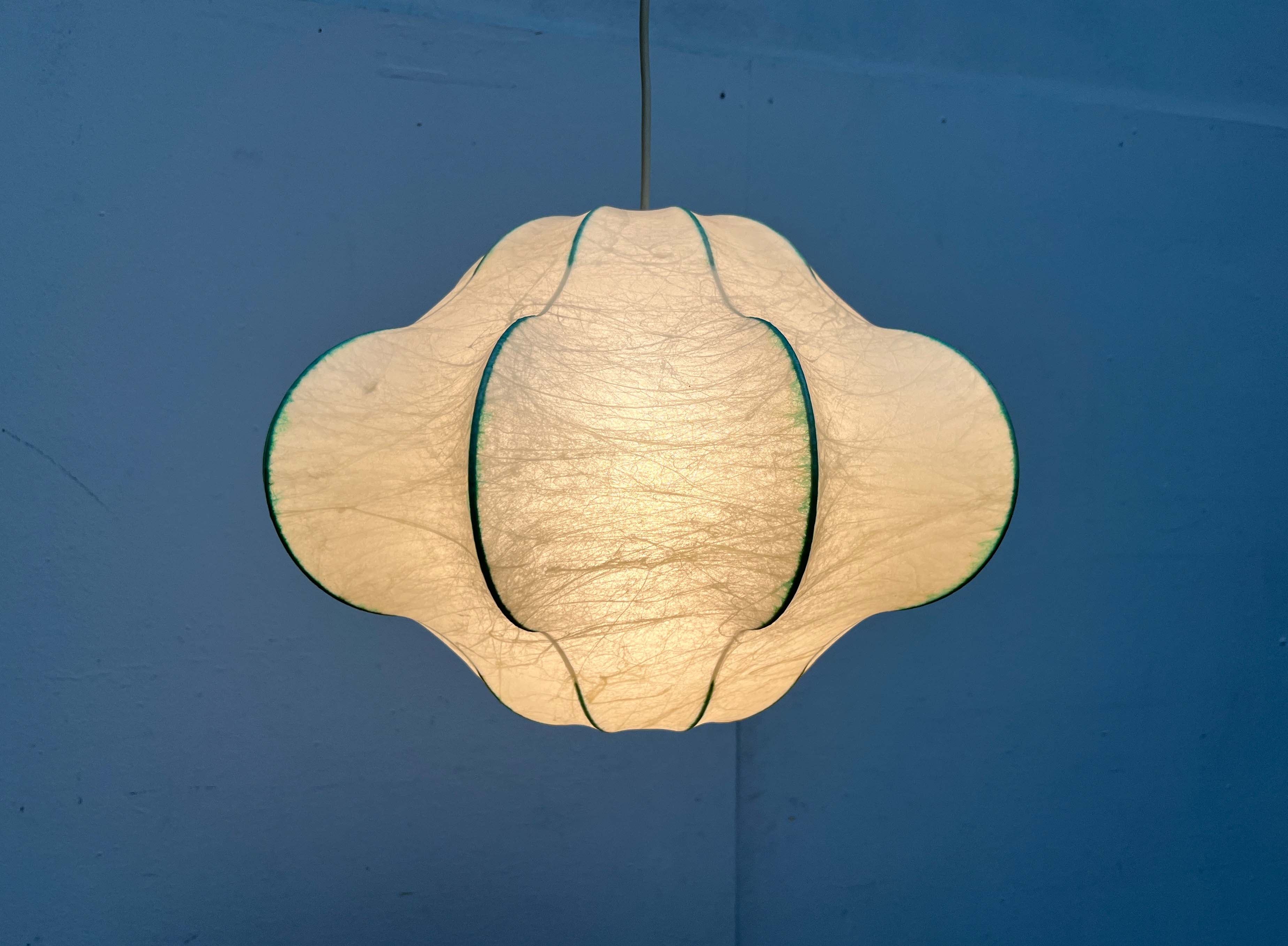 Lampada a sospensione a bozzolo tedesca di metà secolo Friedel Wauer Goldkant, anni 
60 in vendita