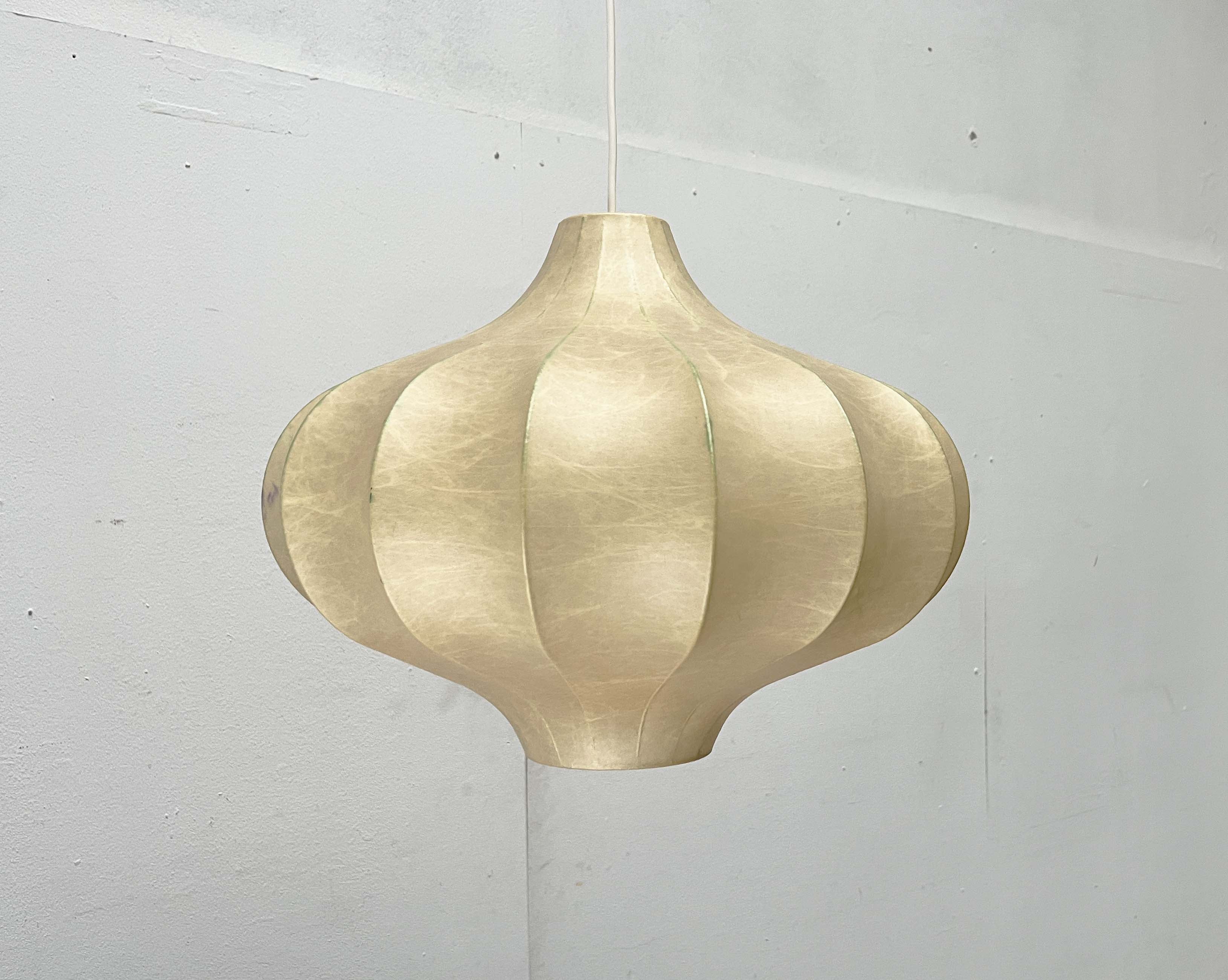 Lampada a sospensione a bozzolo tedesca di metà secolo Friedel Wauer Goldkant, anni '60