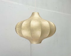Lampada a sospensione a bozzolo tedesca di metà secolo Friedel Wauer Goldkant, anni '60