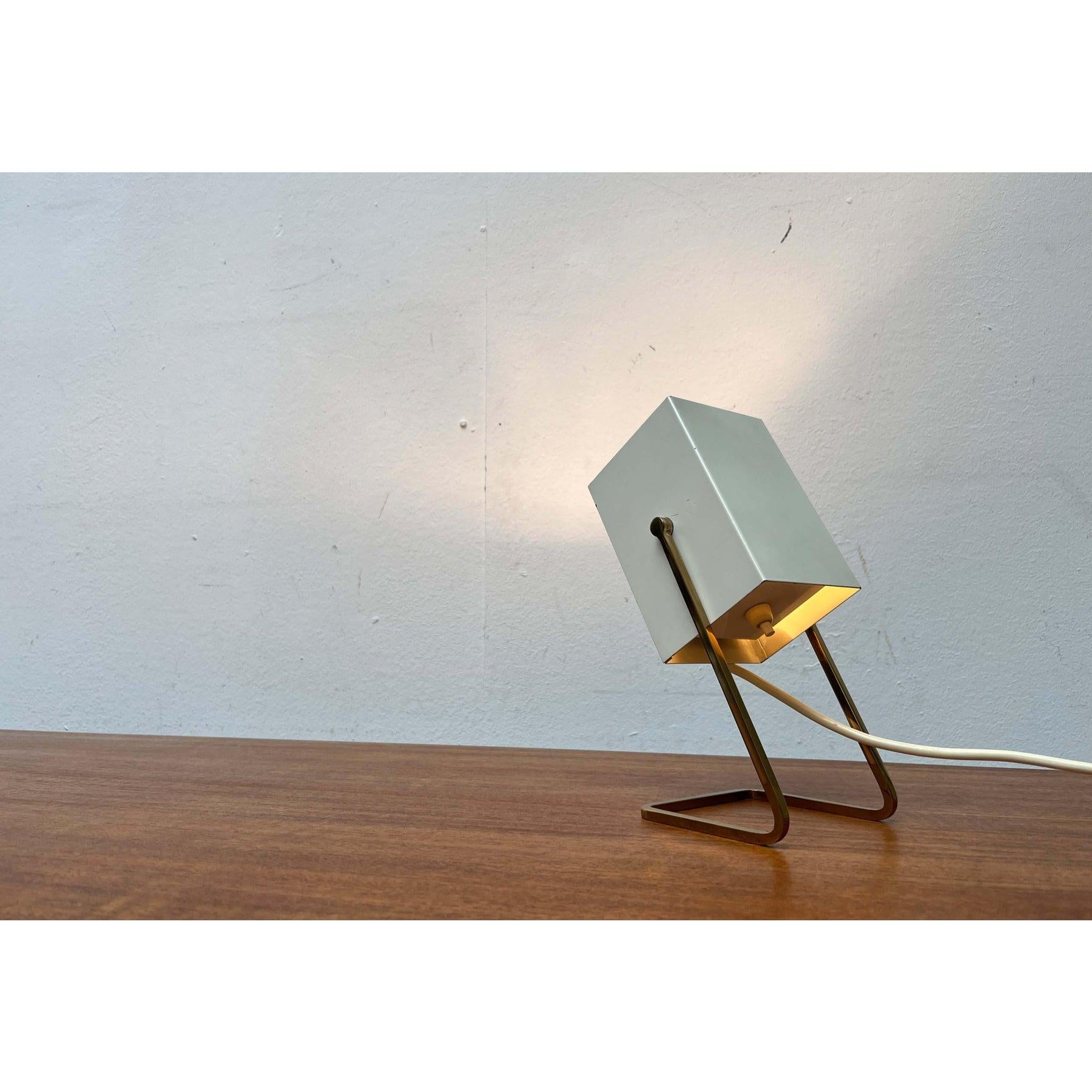 Lámpara de mesa cúbica alemana moderna de mediados de siglo de Kaiser Leuchten, años 60 siglo XX en venta