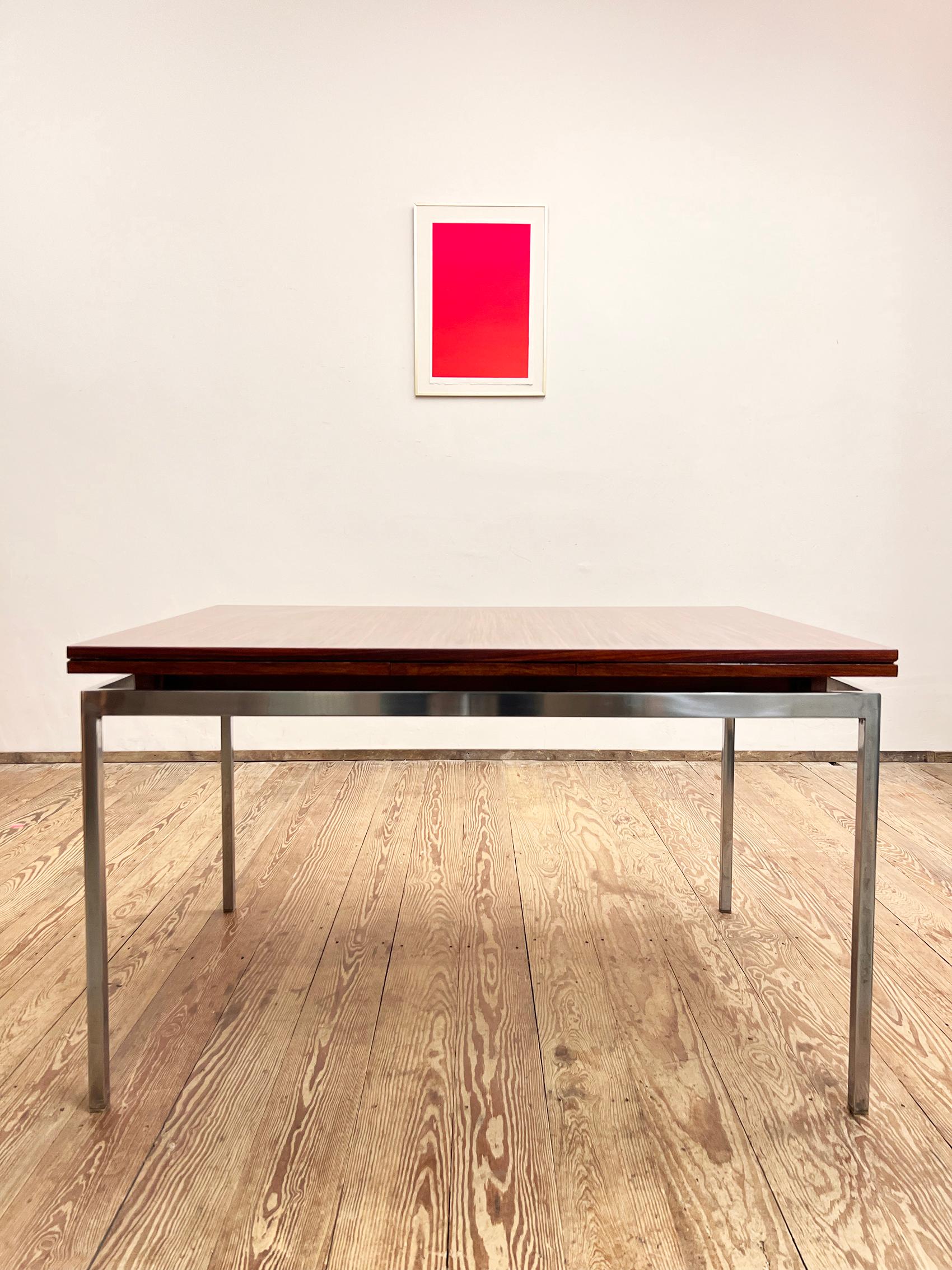 Mid-Century Modern German Extendable Dining Table in Rosewood with Chrome Frame In Good Condition In München, Bavaria