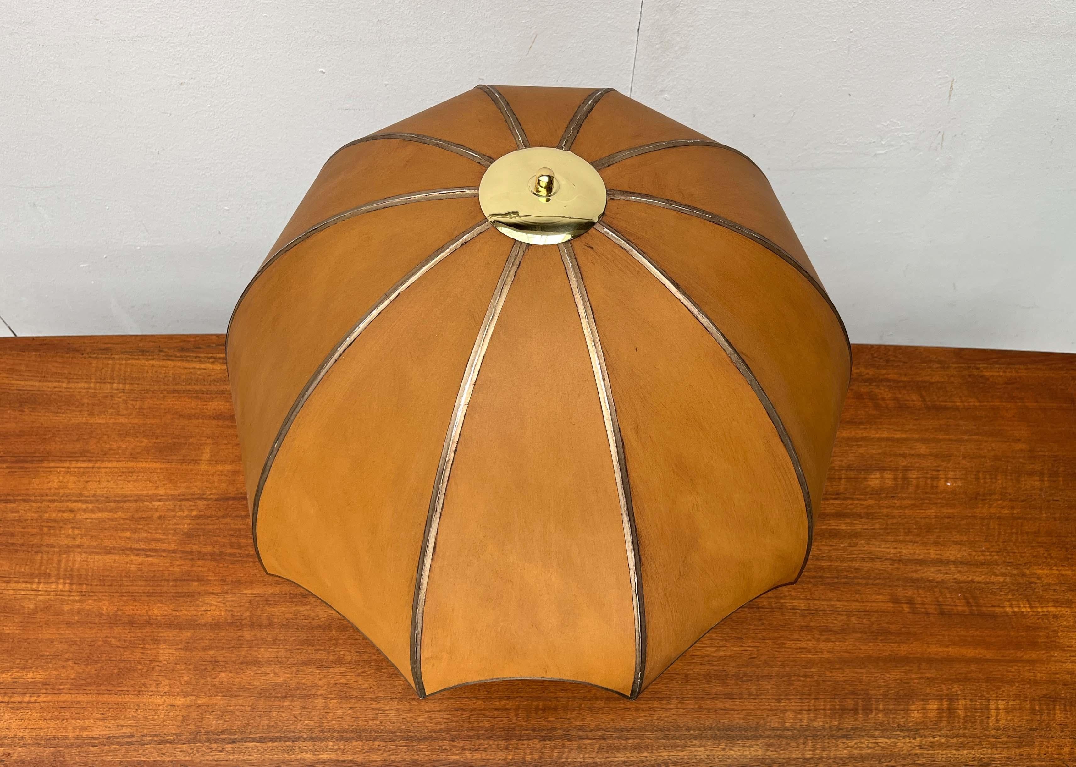 Lámpara de sobremesa de latón estilo Hollywood Regency alemán moderno de mediados de siglo de Goldkant en venta 4