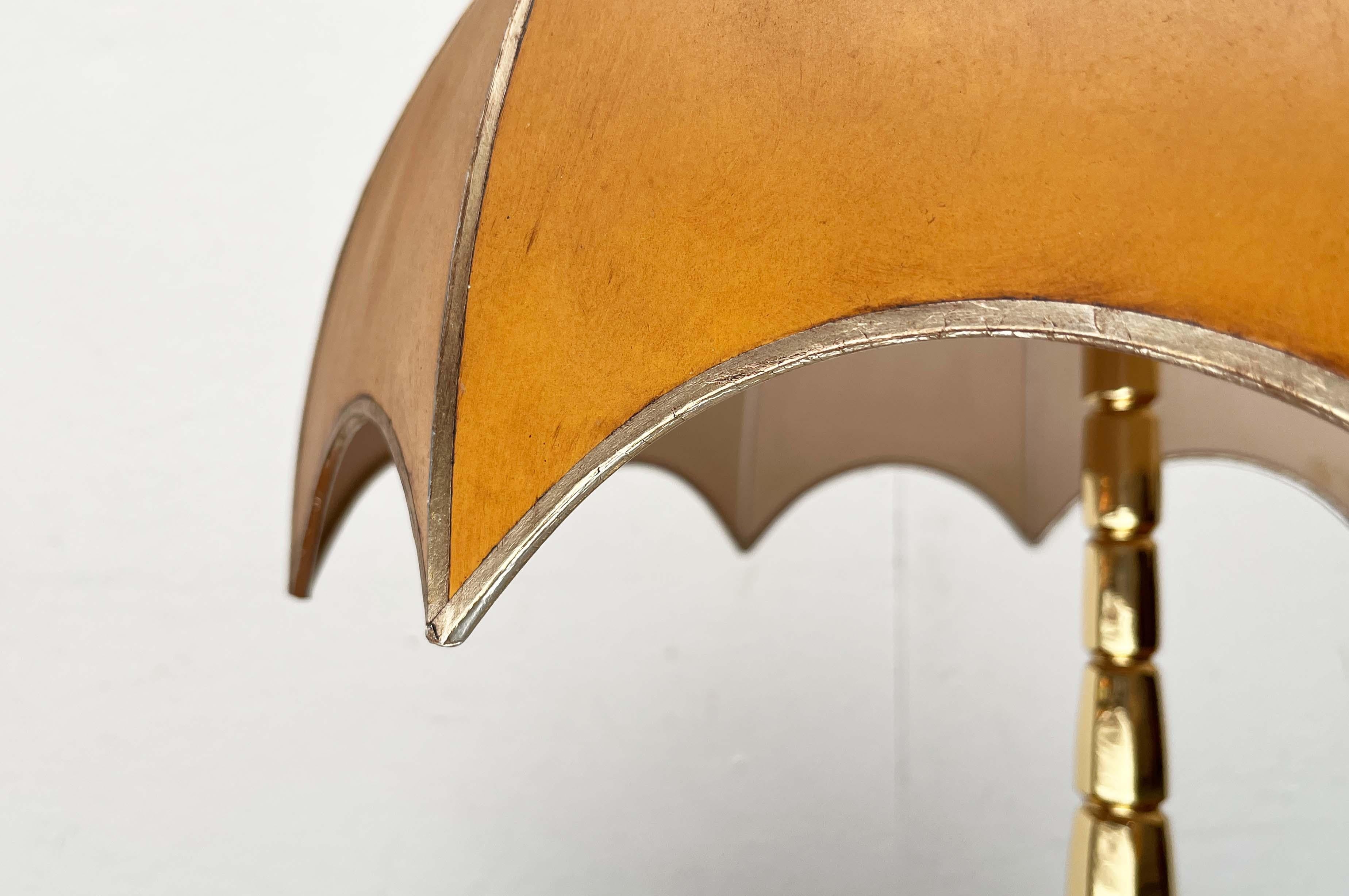 Lámpara de sobremesa de latón estilo Hollywood Regency alemán moderno de mediados de siglo de Goldkant Metal en venta