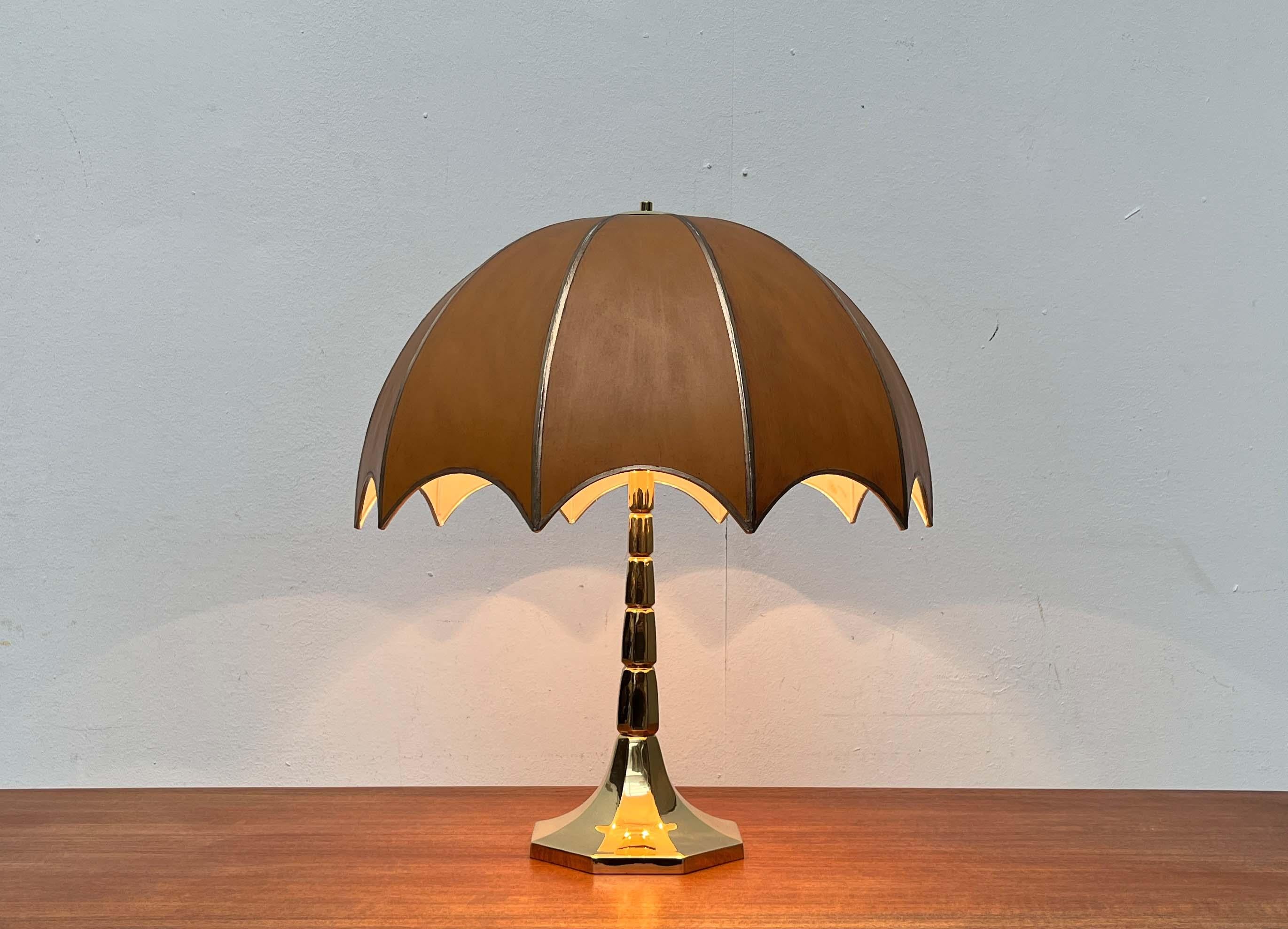 Lámpara de sobremesa de latón estilo Hollywood Regency alemán moderno de mediados de siglo de Goldkant en venta 1