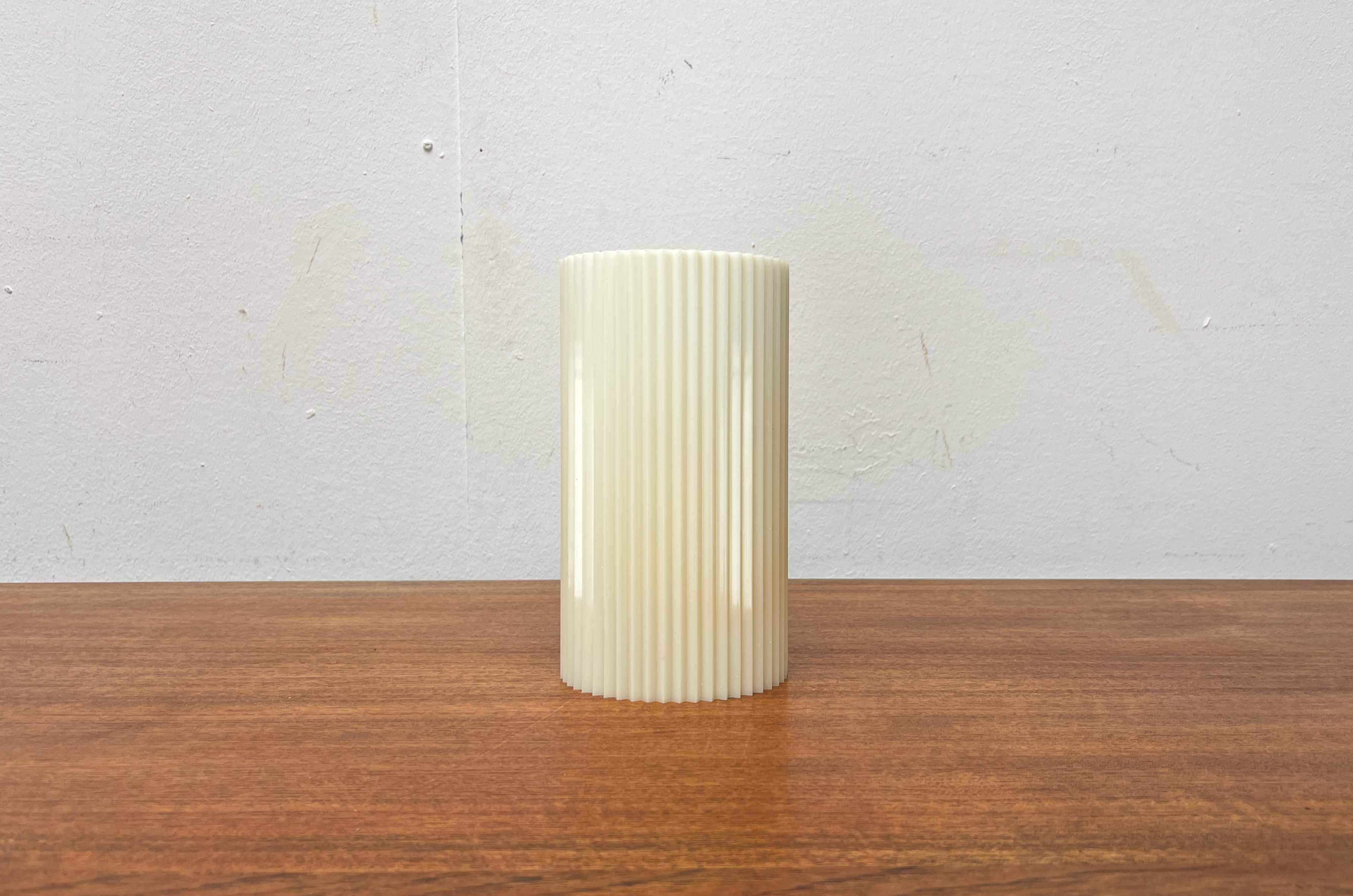 Lámparas colgantes alemanas minimalistas de plástico, modernas de mediados de siglo, de Erco en Bueno estado para la venta en Hamburg, DE