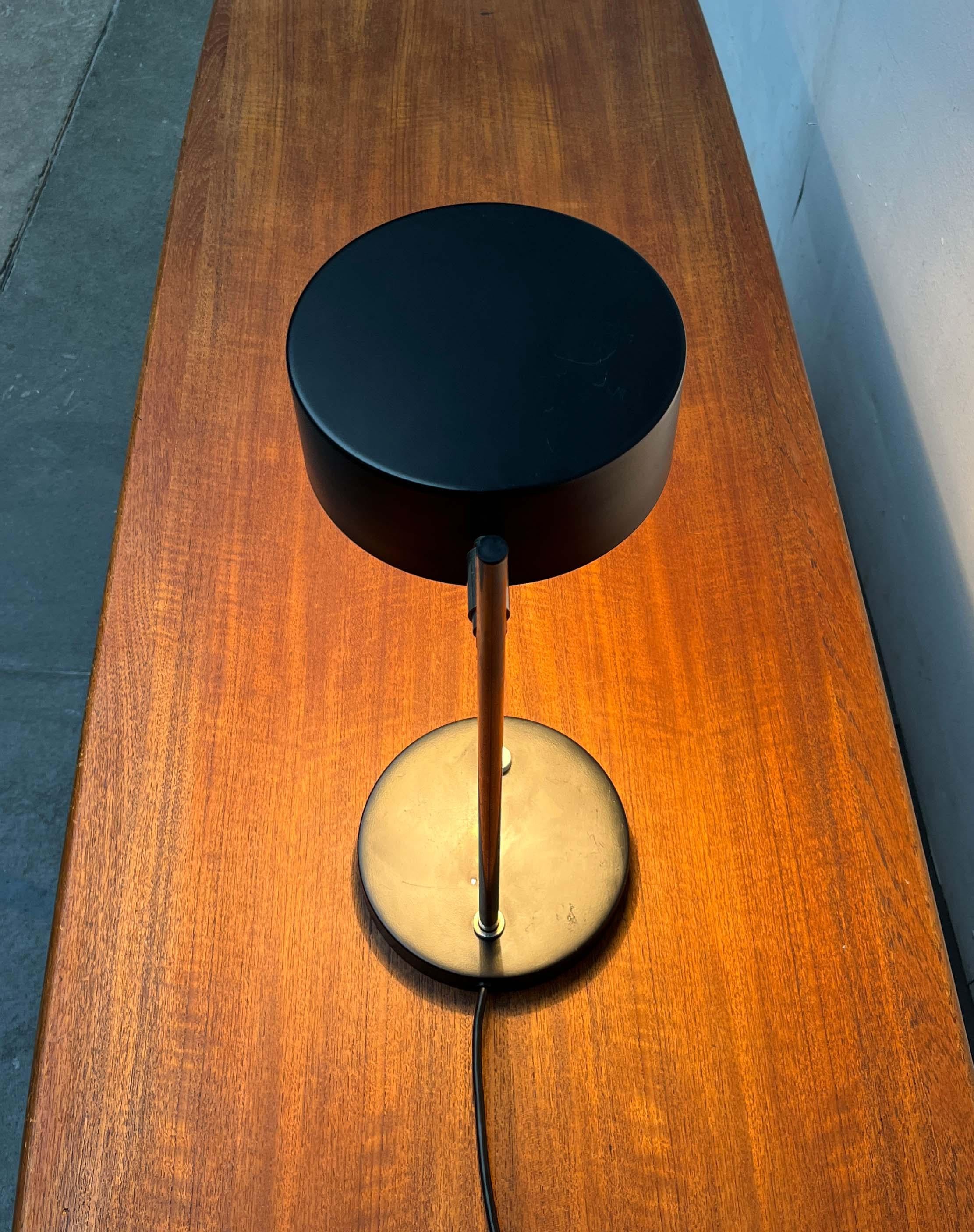 Métal Lampe de table minimaliste allemande Modernity, années 1960 en vente