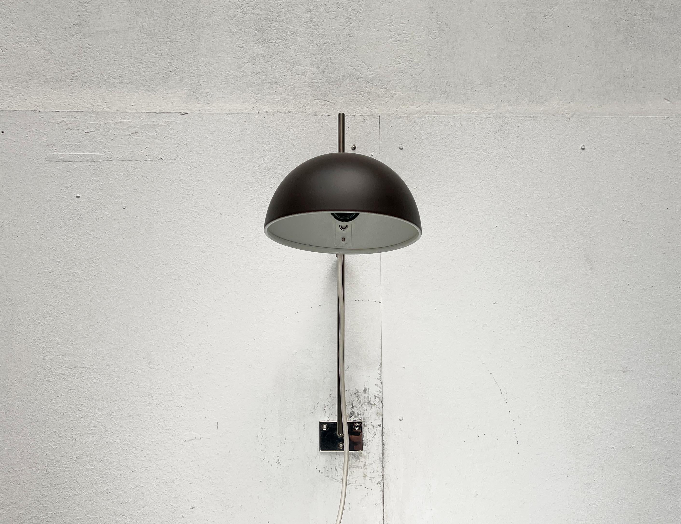Deutsche minimalistische Mid-Century-Modern-Wandleuchte von Beisl, 1960er Jahre (Metall) im Angebot