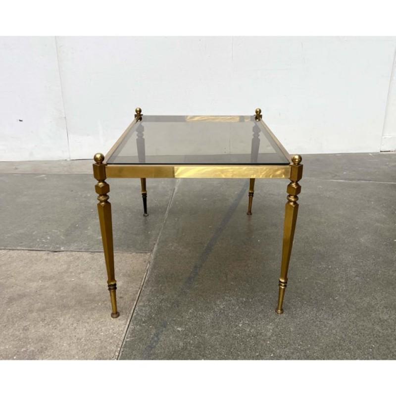 Tavolino neoclassico tedesco di metà secolo in ottone e vetro, anni '50 in vendita 3