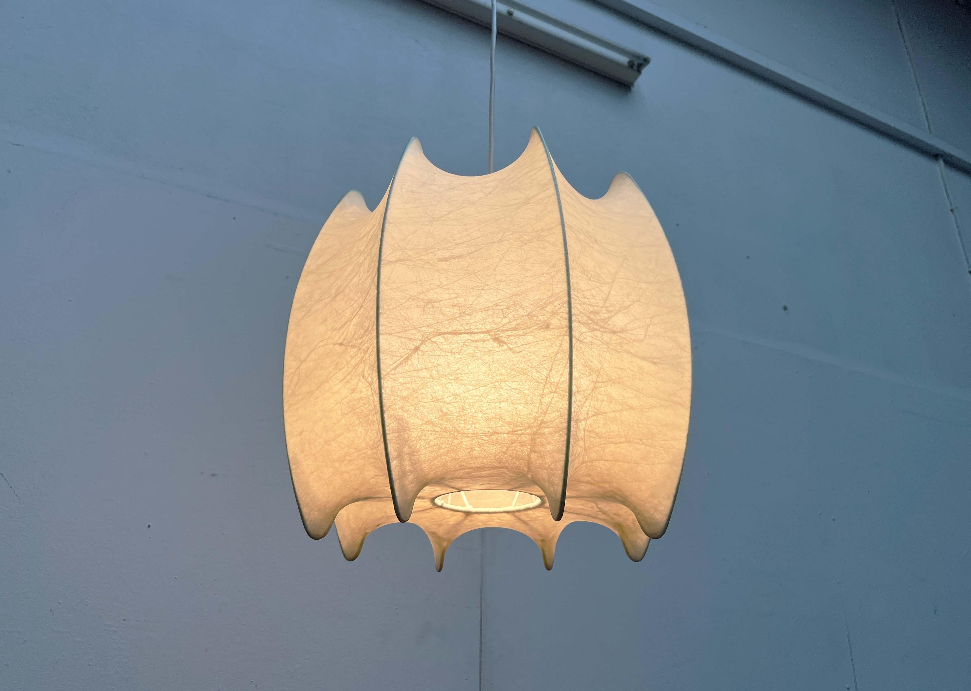 Lampada a sospensione Nybro Cocoon della Germania di metà secolo Friedel Wauer Goldkant in vendita 6