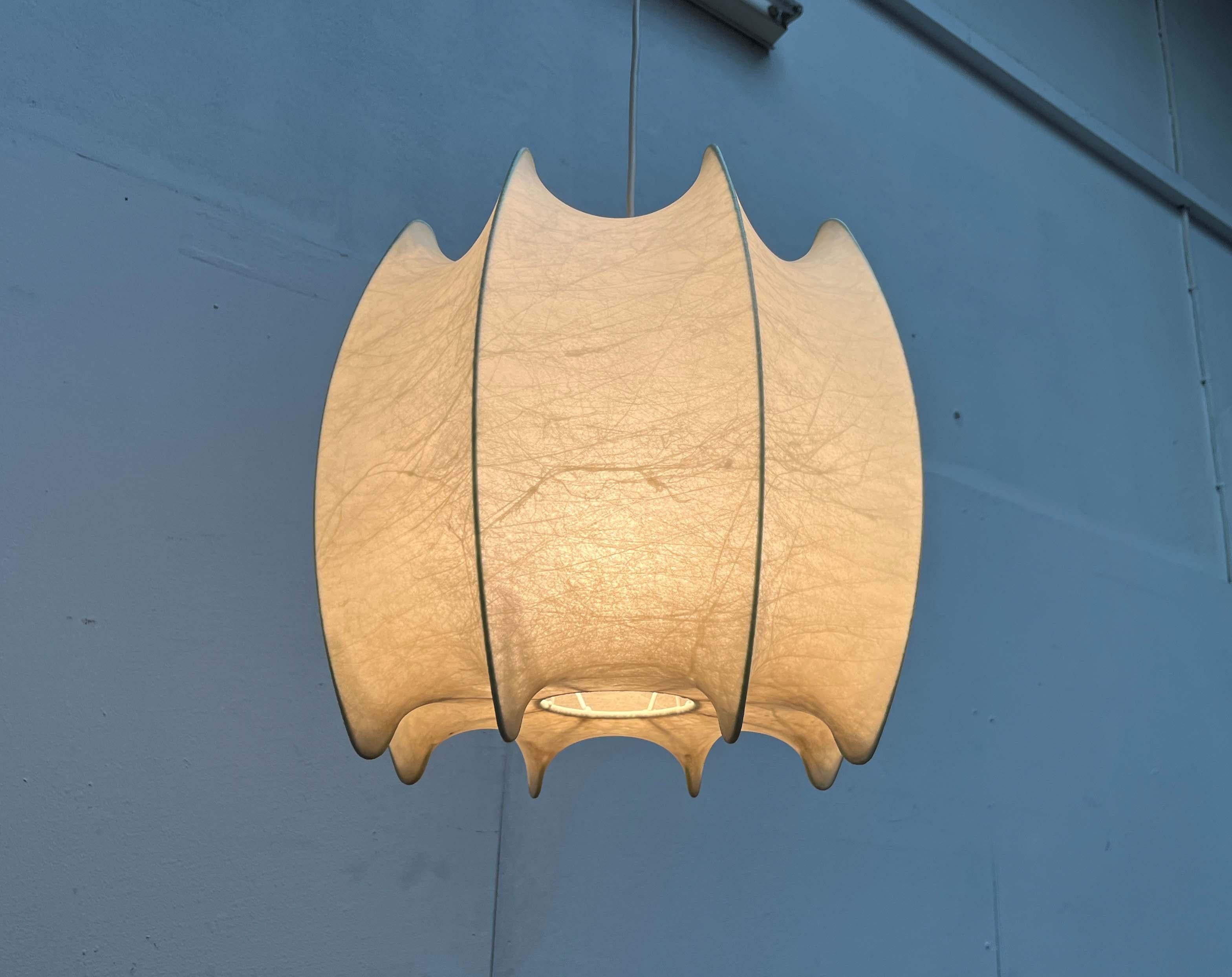 Lampada a sospensione Nybro Cocoon della Germania di metà secolo Friedel Wauer Goldkant in vendita 10