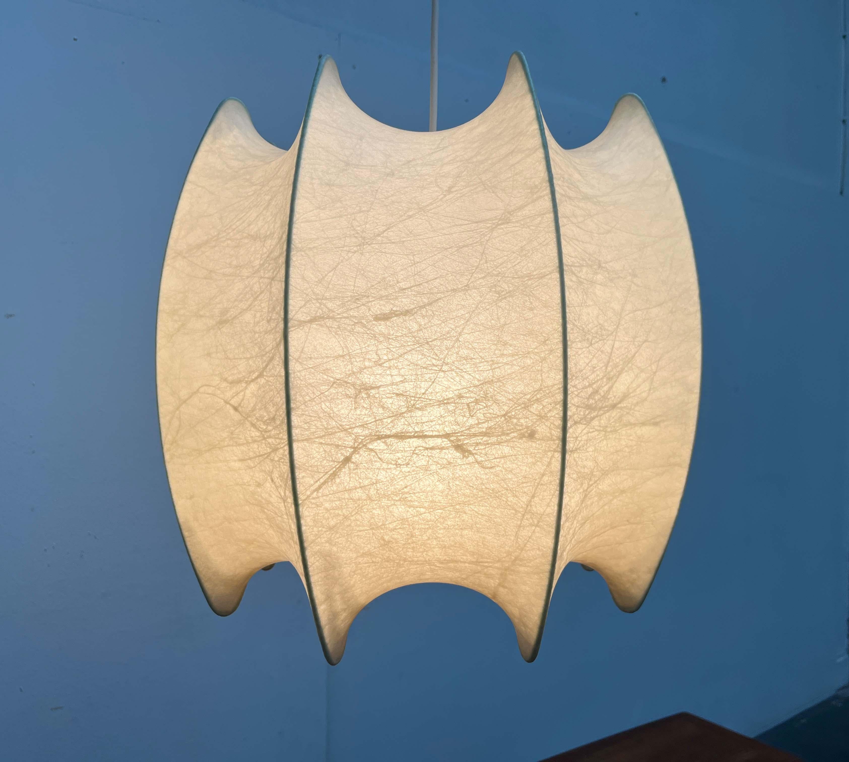 Lampada a sospensione Nybro Cocoon della Germania di metà secolo Friedel Wauer Goldkant in vendita 2