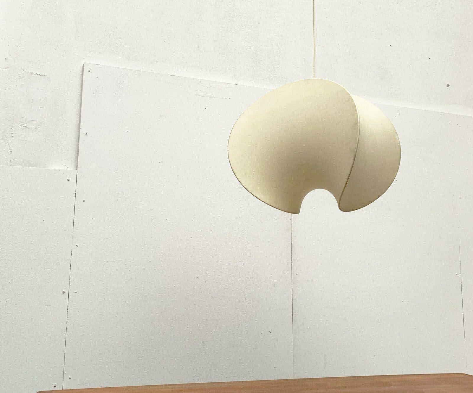 Lámpara colgante alemana de mediados de siglo Orsa Friedel Wauer Goldkant en venta 6