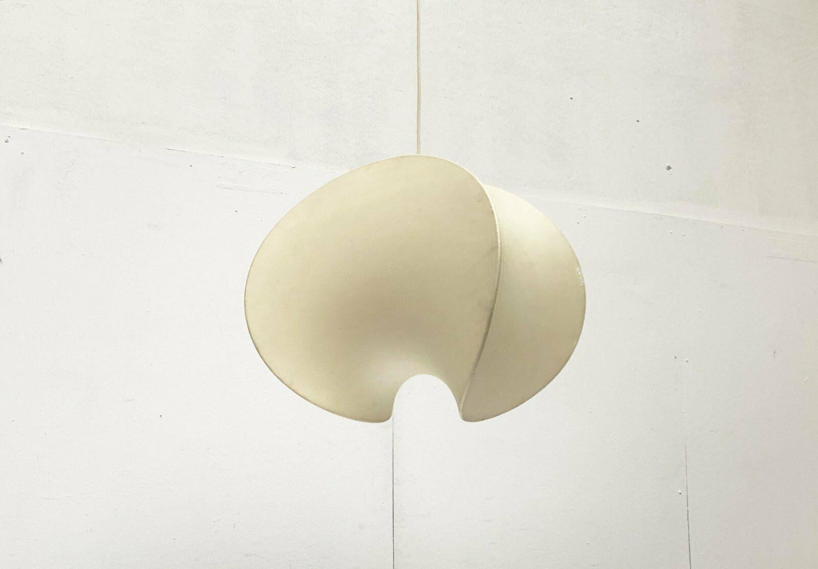 Lámpara colgante alemana de mediados de siglo Orsa Friedel Wauer Goldkant en Bueno estado para la venta en Hamburg, DE