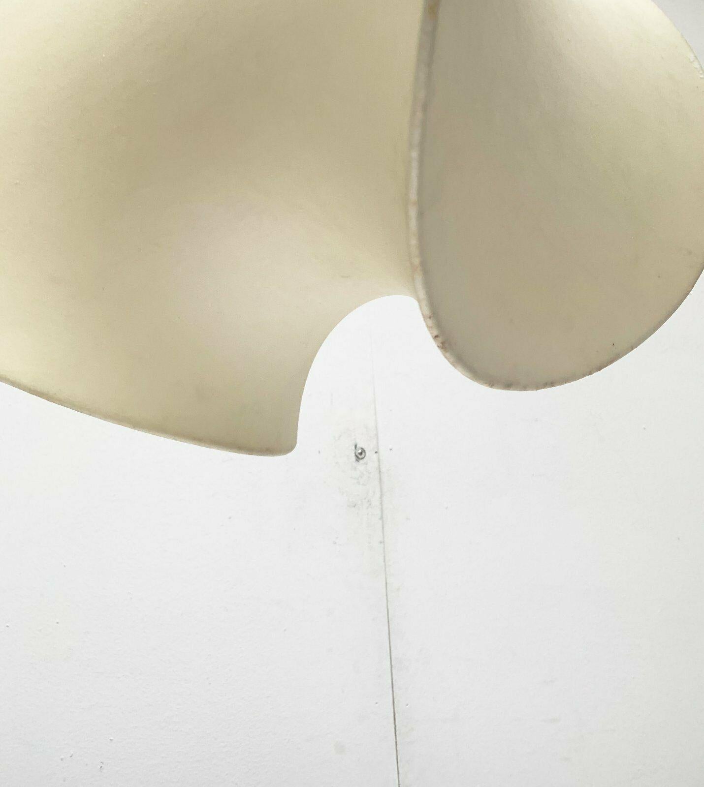 Lámpara colgante alemana de mediados de siglo Orsa Friedel Wauer Goldkant en venta 1