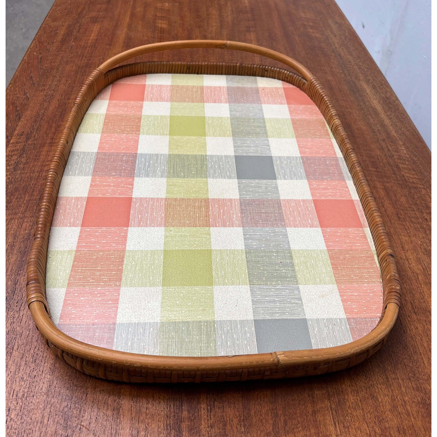 Mid-Century Modern German Rattan Tray, 1960s, in Very Good conditions. Designed 1960 to 1969

Additional information:
Materials: Plastic, Rattan
Color: Pink
Style: Mid-Century Modern
Period: 1960s
Country of Origin: Germany
Item Type: Vintage,