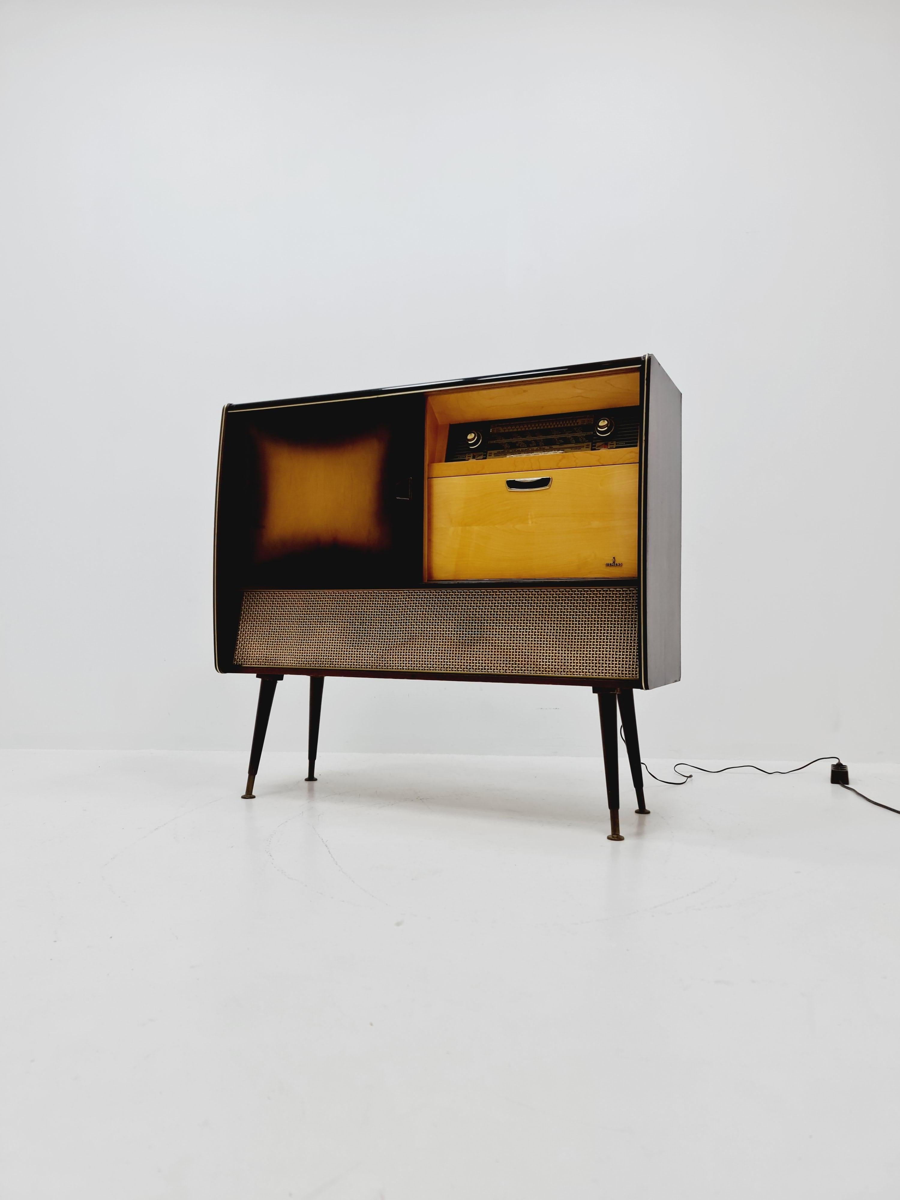 Mid-20th Century Mid Century Modern German record player, radio by Siemens , 1950s For Sale