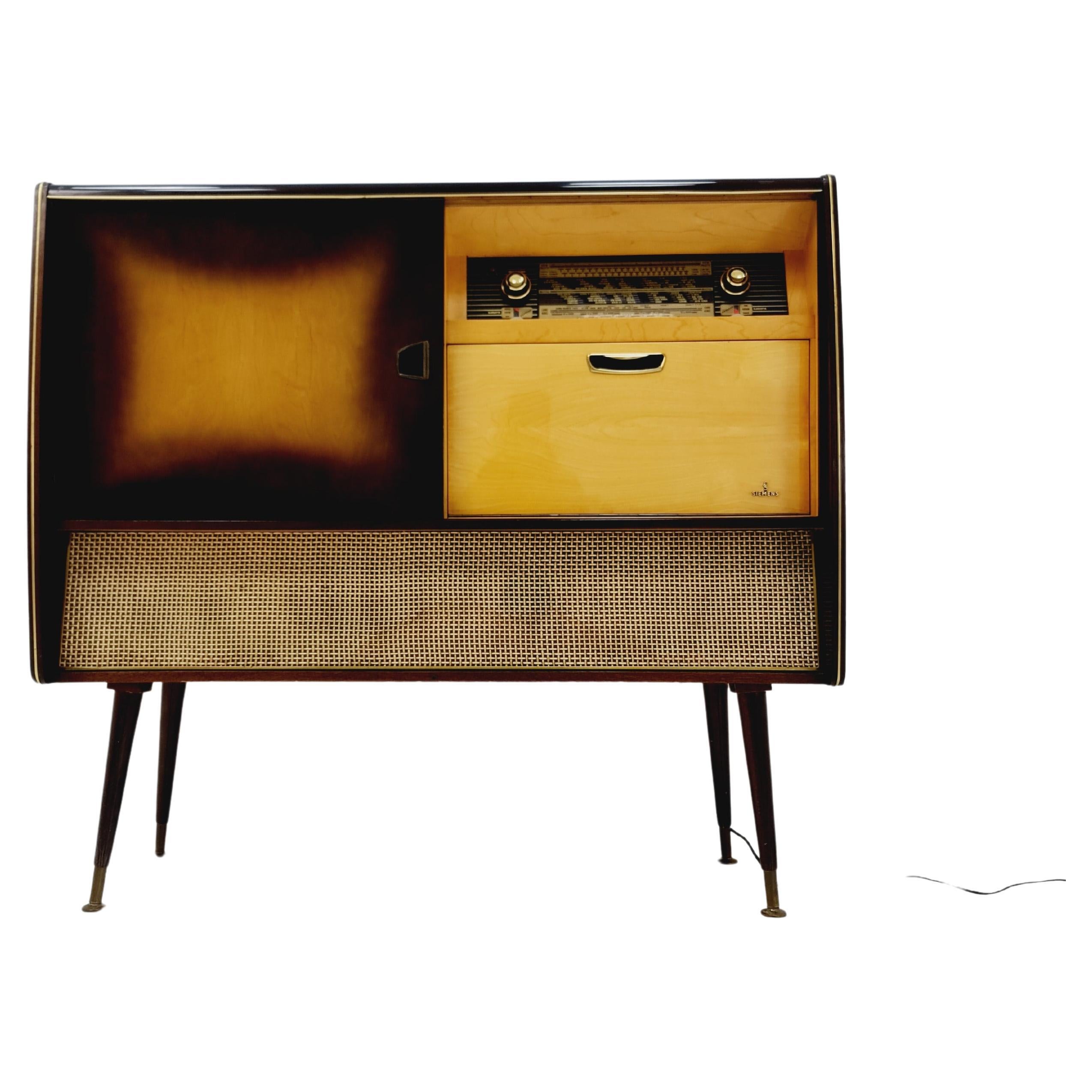 Mid Century Modern German record player, radio by Siemens , 1950s For Sale