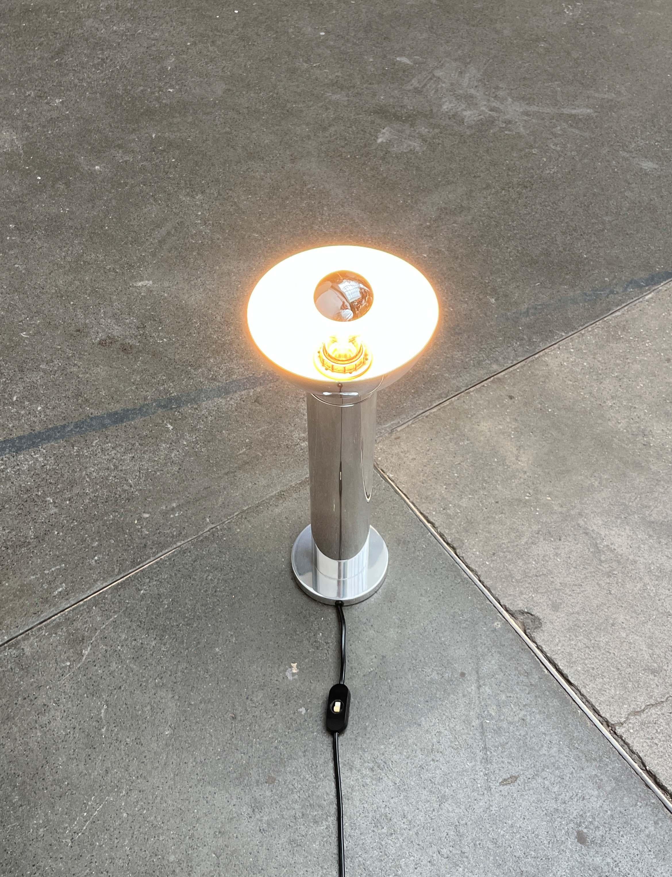 Space Age Lampada da terra o da tavolo di Doria, anni '60, Modern Age, Germania, metà secolo. in vendita