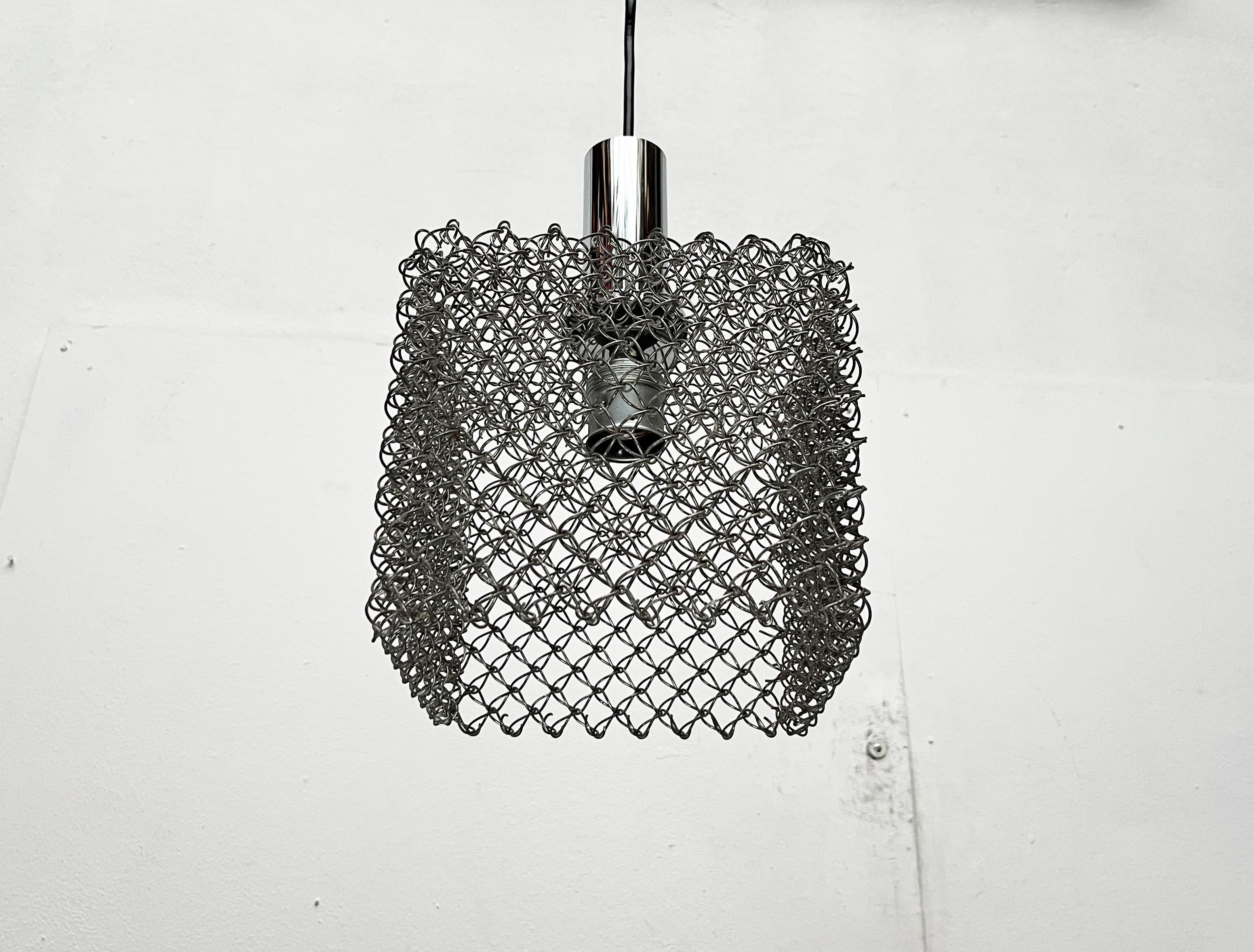 Space Age Lampada a sospensione a forma di cubo in rete della Modern Age tedesca, anni '60 in vendita