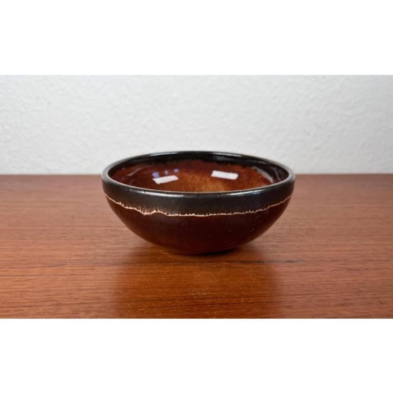 Cuenco de Studio Pottery alemán moderno de mediados de siglo de Monika Maetzel, años 60 siglo XX en venta