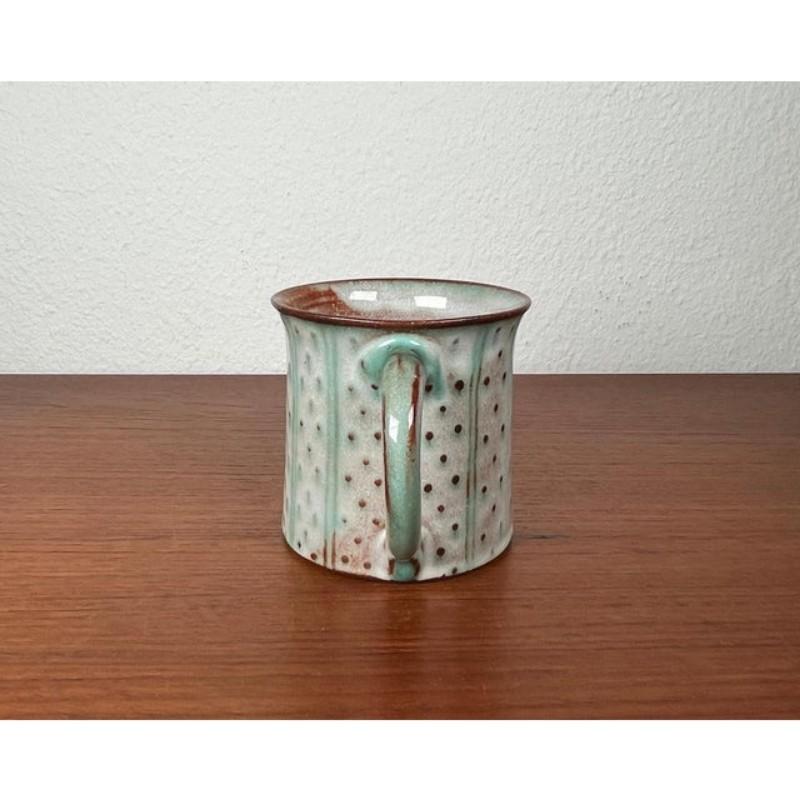 Taza de cerámica alemana de Studio Pottery de mediados de siglo, Monika Maetzel, años 60 en venta 3