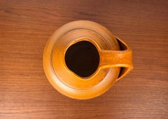 Moderne deutsche Studio Pottery Orange Karaffenvase von Wilhelm Kagel aus der Jahrhundertmitte