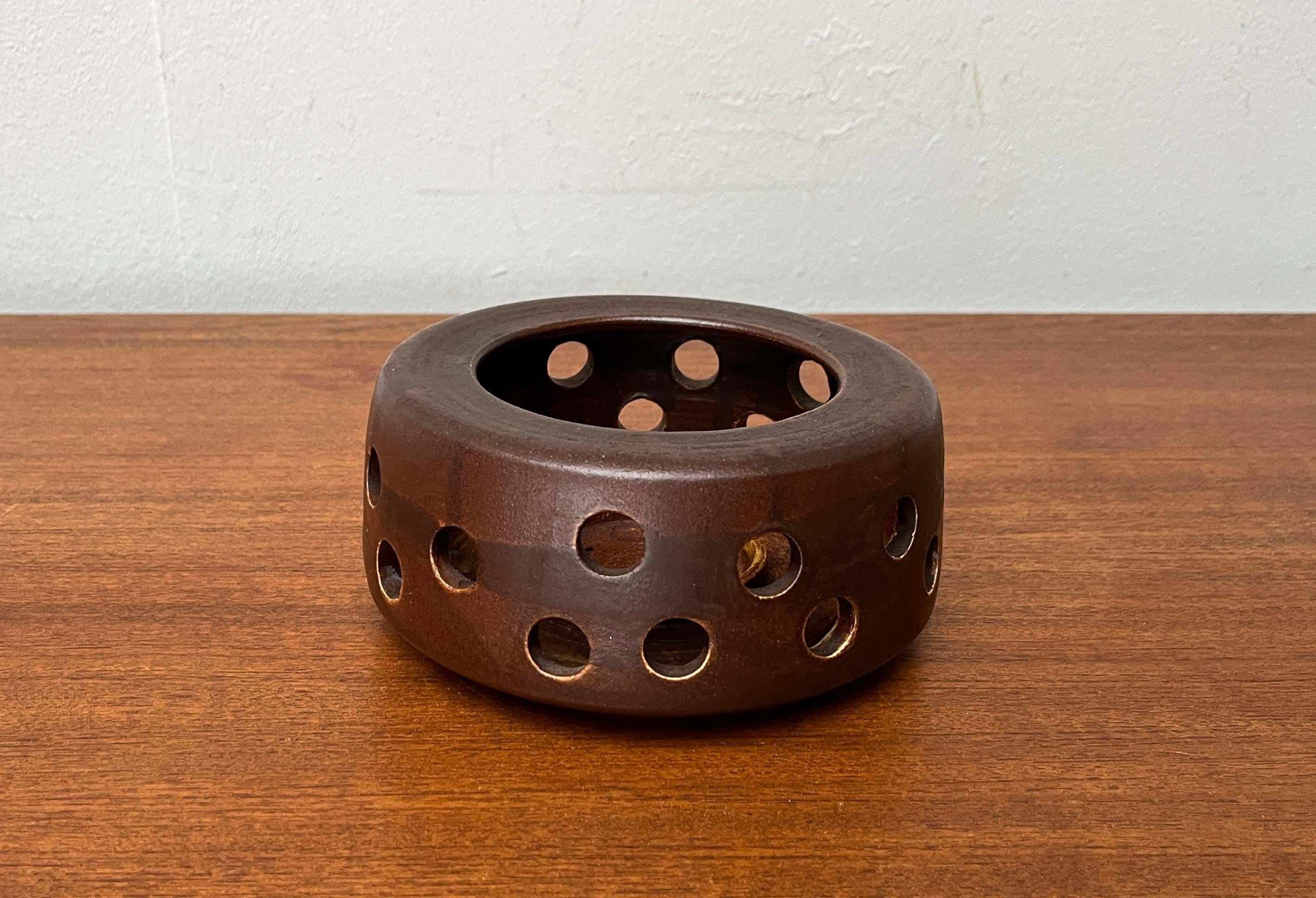 Allemand Chauffe-théière en Studio Pottery allemand moderne du milieu du siècle par Otto Wichmann, années 1960 en vente