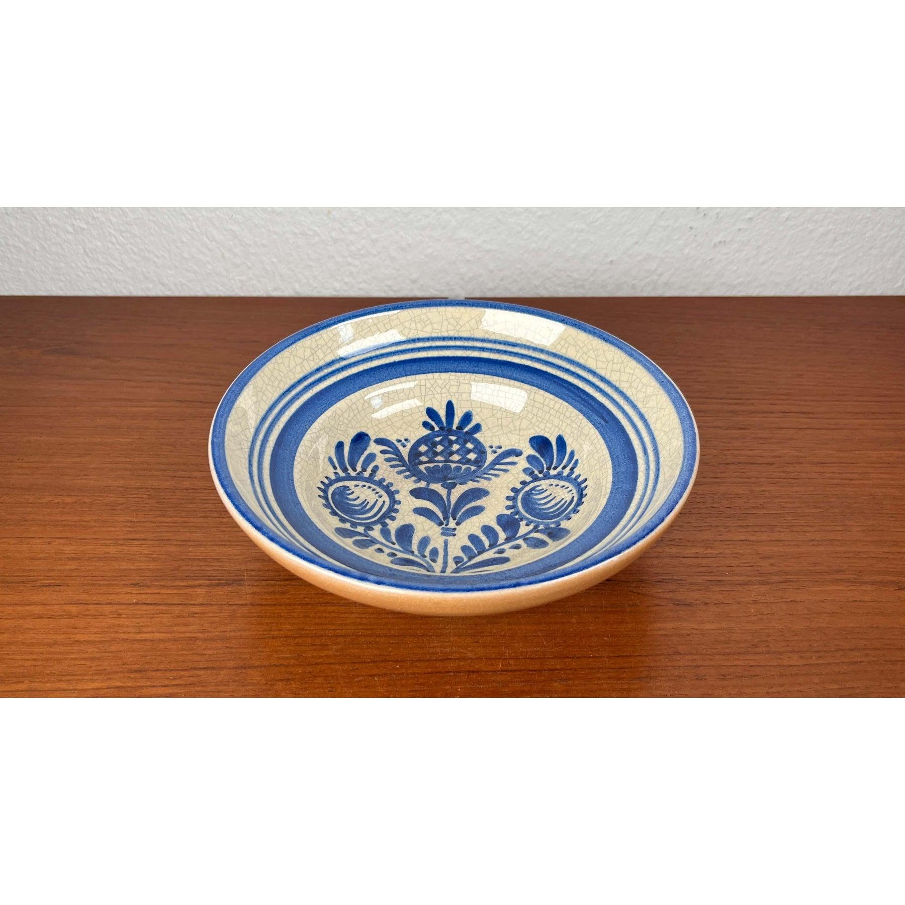Assiette murale en poterie de studio allemande du milieu du siècle par Wilhelm Kagel, années 1960, en très bon état. Conçue de 1960 à 1969 Cette pièce porte une marque d'attribution,
Jusqu'à 250V (norme Europe/Royaume-Uni) Le câblage de cet article