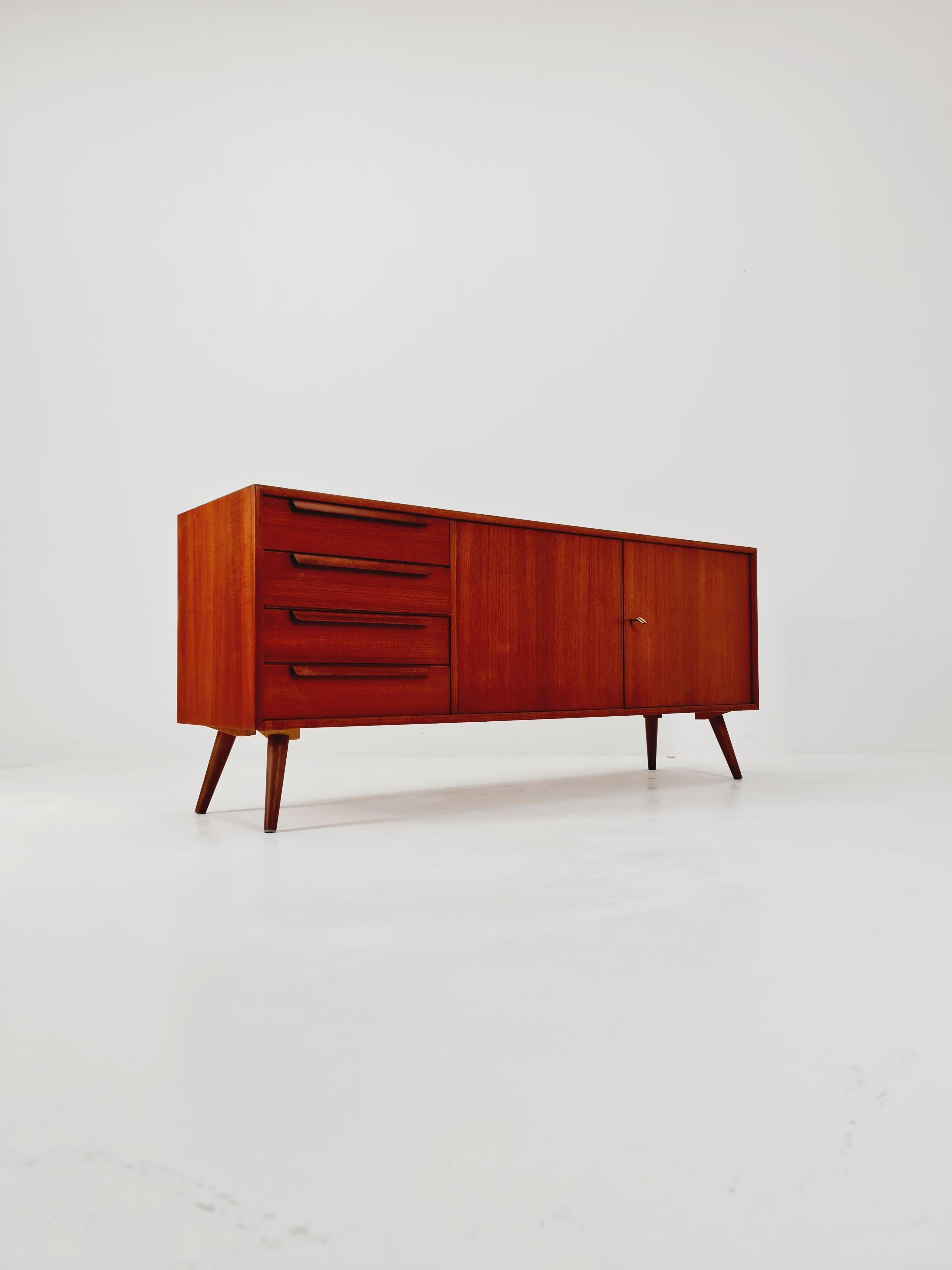 Teak tedesco moderno di metà secolo  credenza di WK Möbel, anni '60 In condizioni buone in vendita a Gaggenau, DE